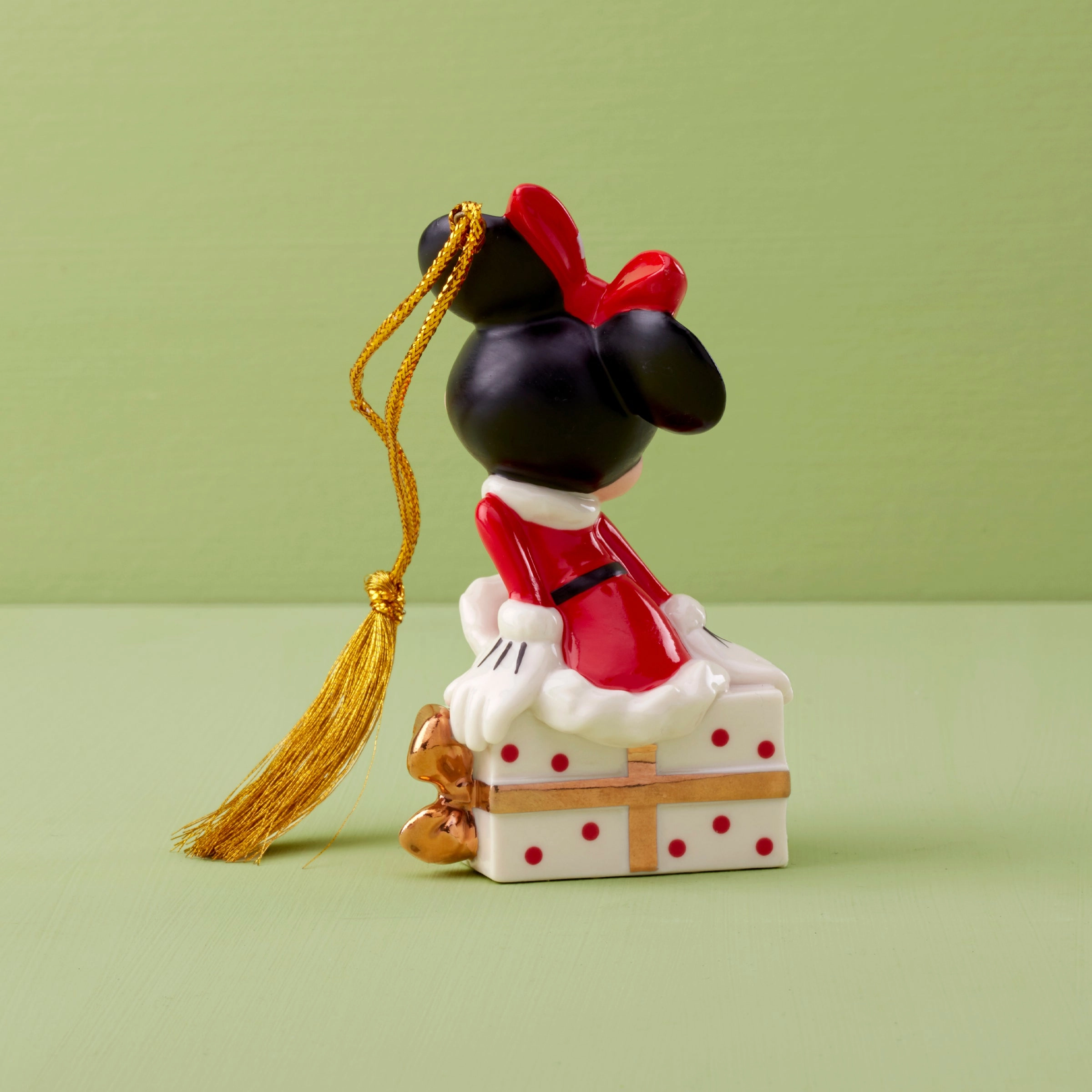 2024 Minnie Mouse with Gift Ornament
