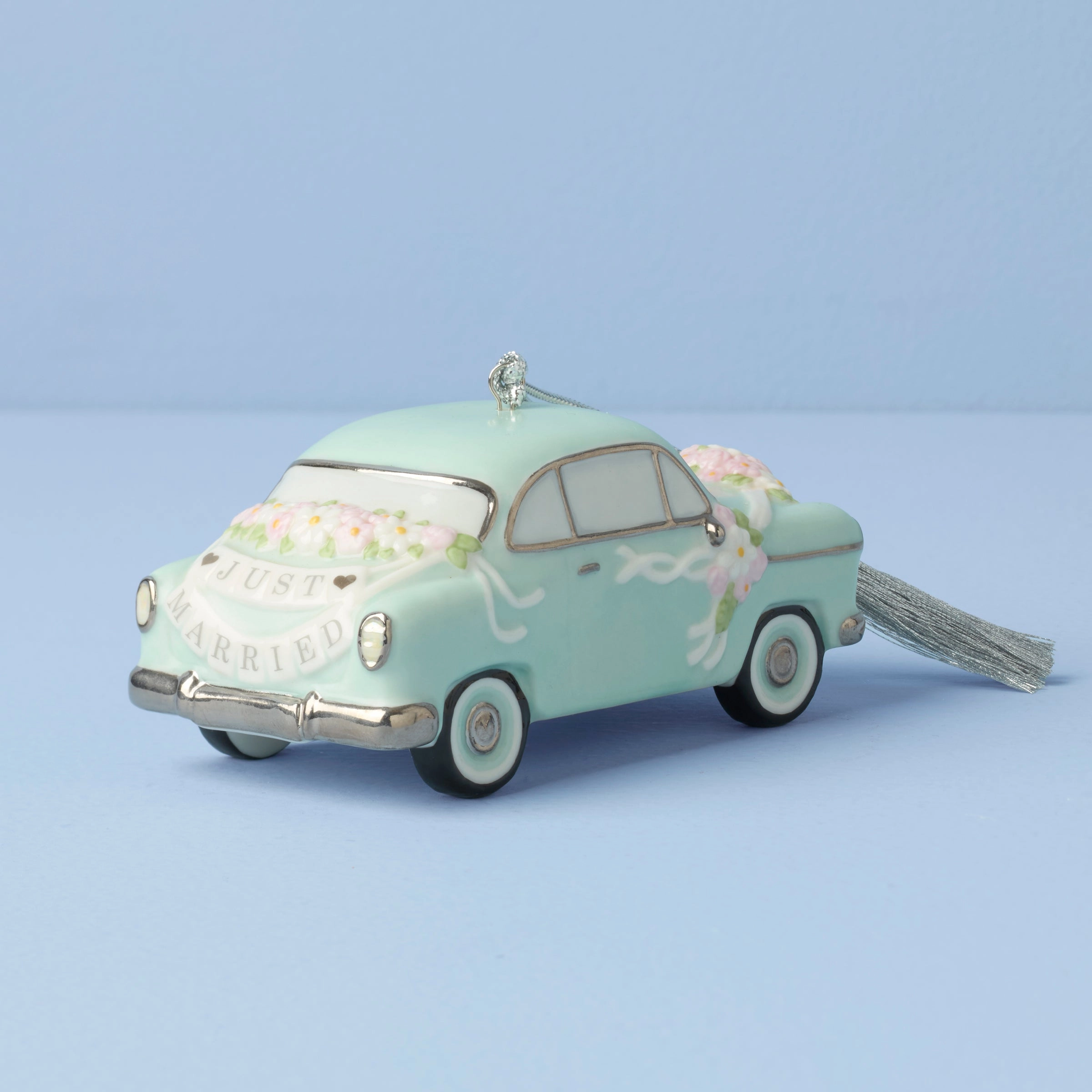 2025 Just Married Vintage Car Ornament