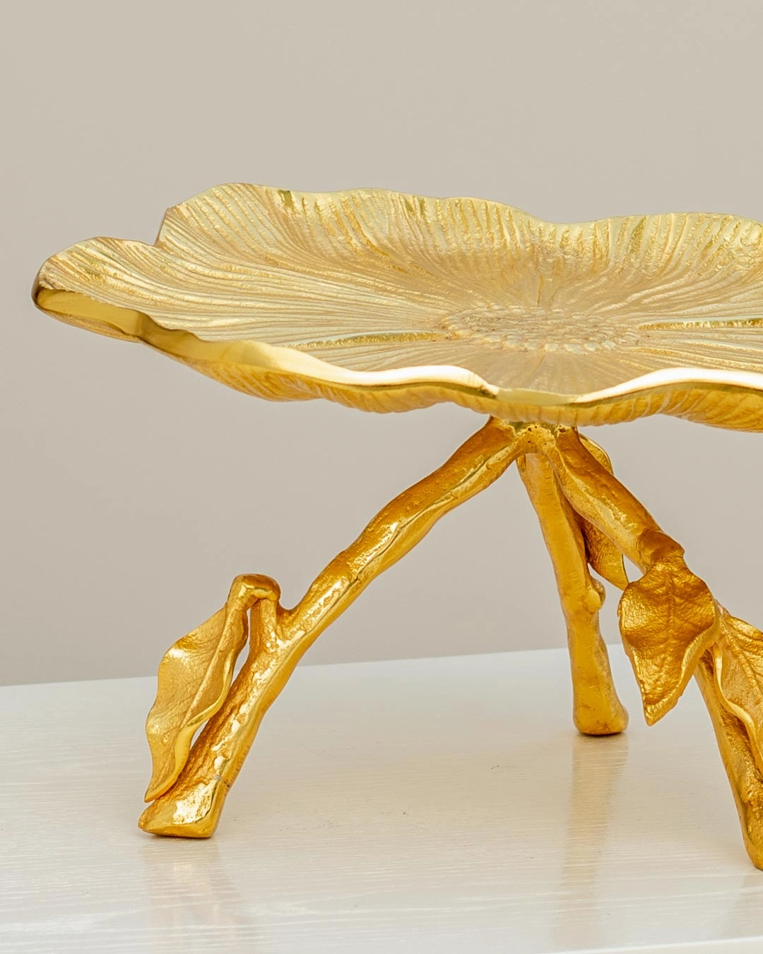 'Camellia' Metal Cake Stand - 8"