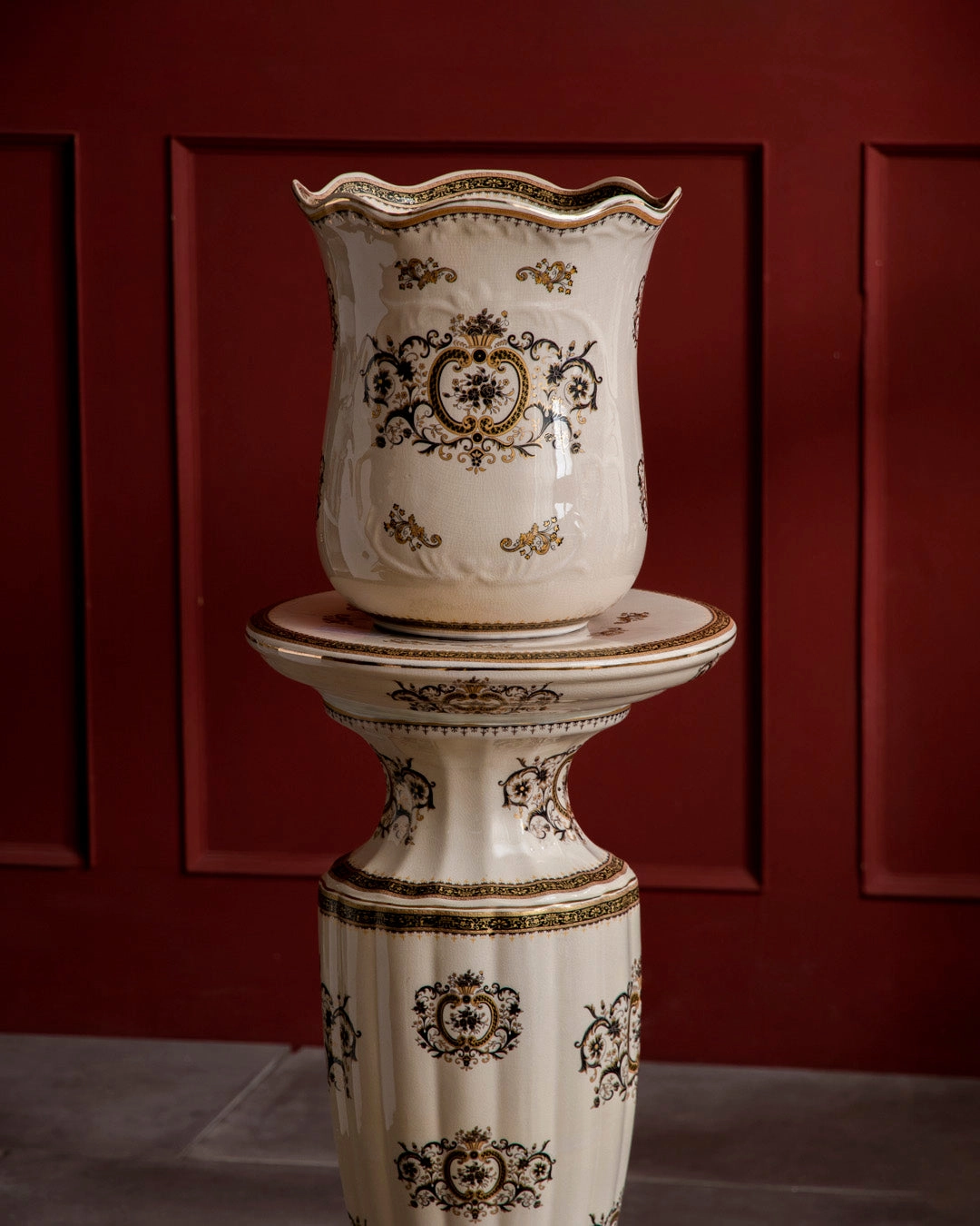'Imperial Grace' Ornamental Vase With Pedestal Stand
