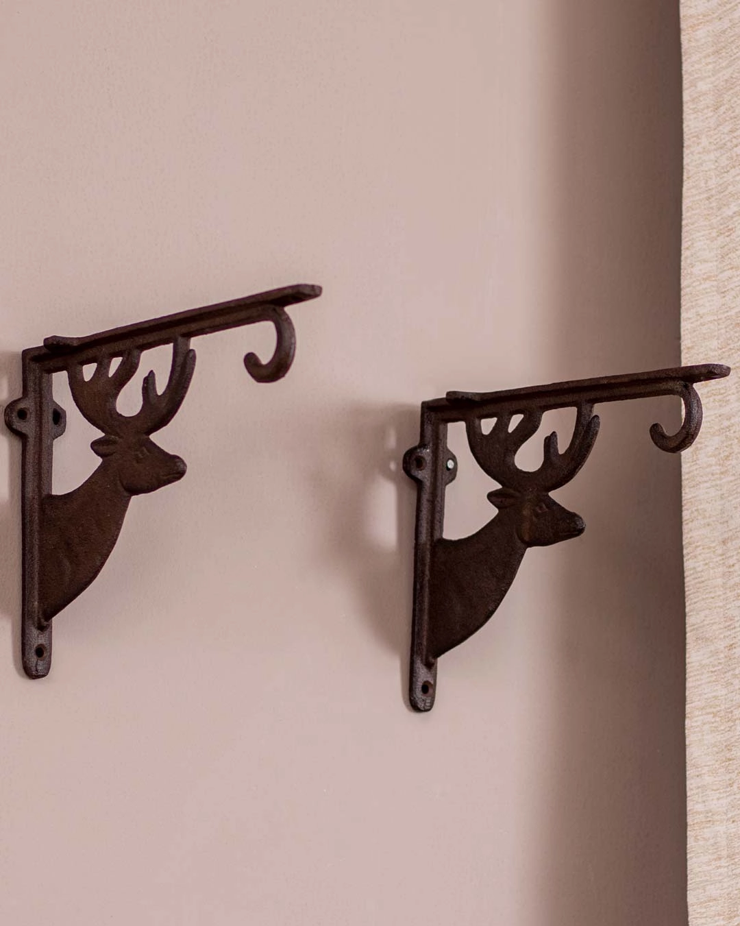 'Rein Deer' Cast Iron Decorative Shelf Set With Glass