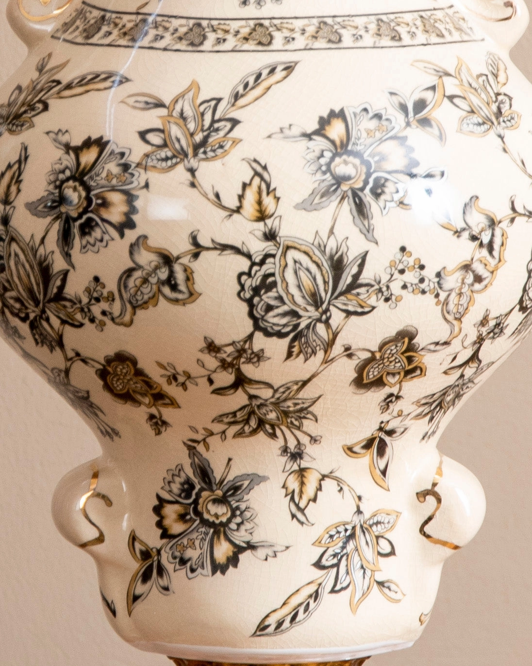 'Royal Noir' Victorian Ornamental Vase