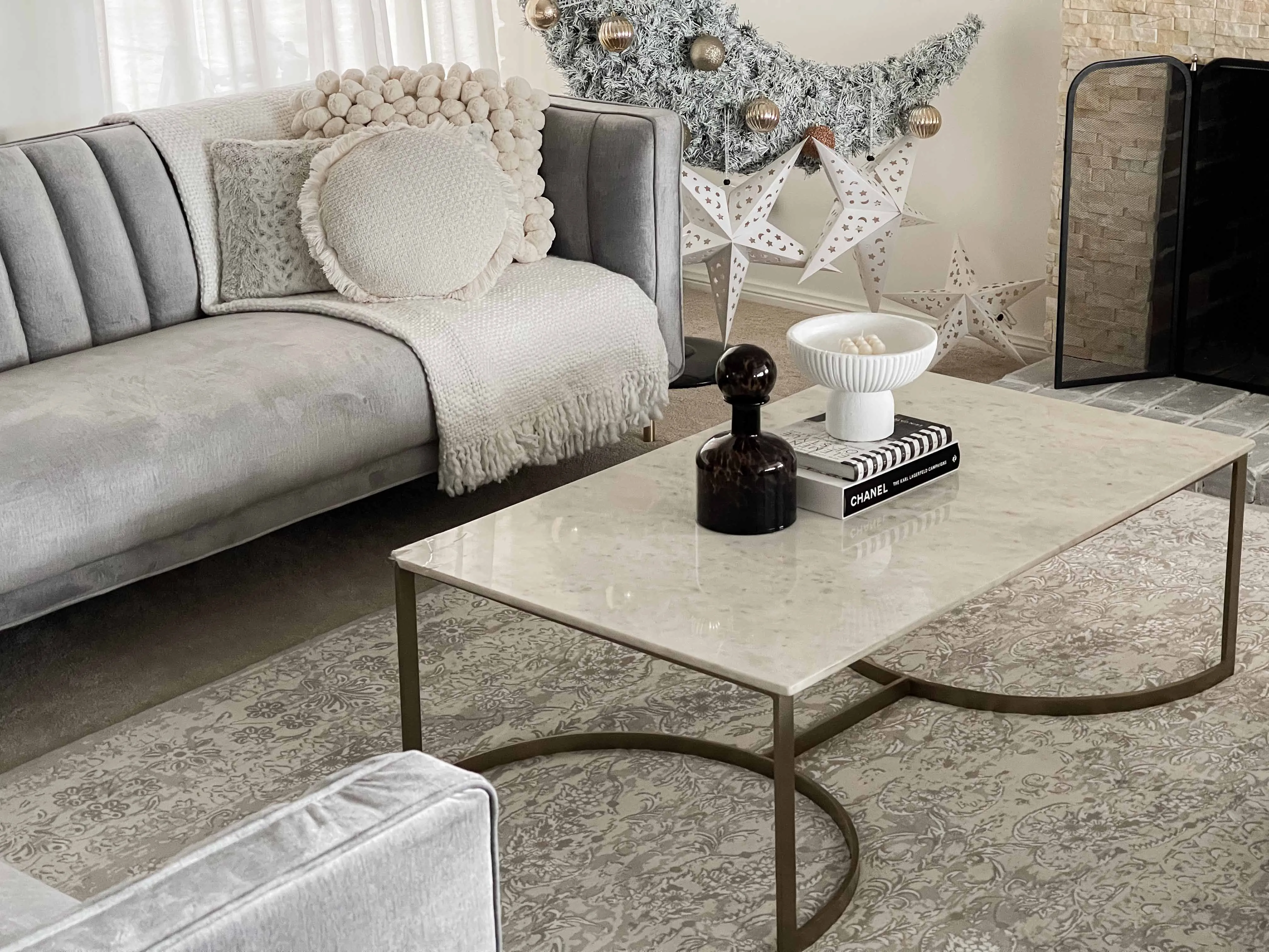Aaerin Charcoal Grey And Ivory Traditional Distressed Rug *NO RETURNS UNLESS FAULTY