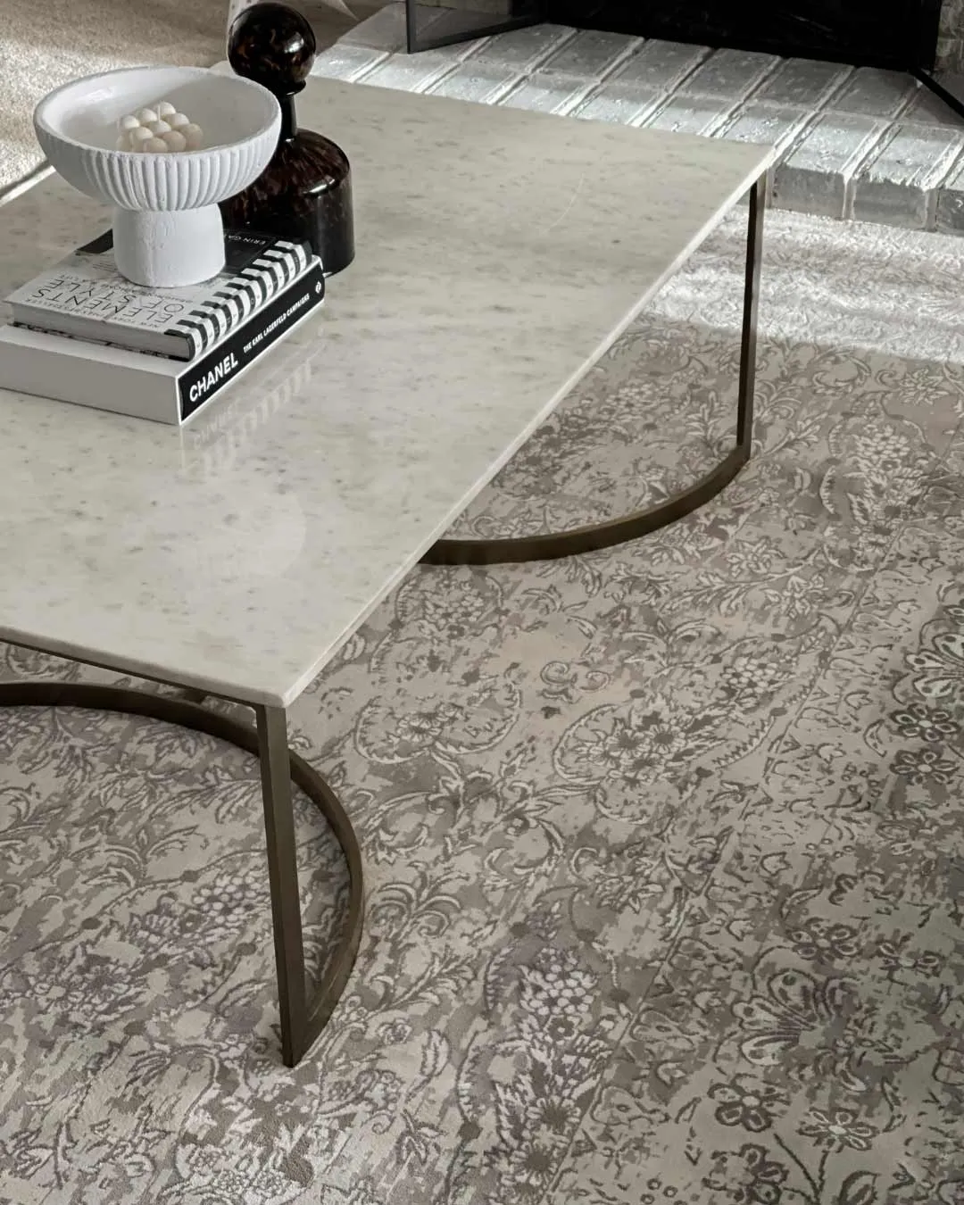 Aaerin Charcoal Grey And Ivory Traditional Distressed Rug *NO RETURNS UNLESS FAULTY