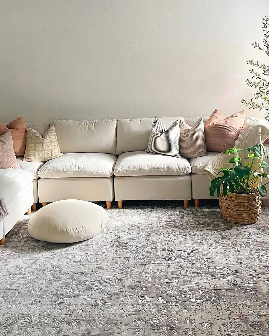 Aaerin Charcoal Grey And Ivory Traditional Distressed Rug *NO RETURNS UNLESS FAULTY