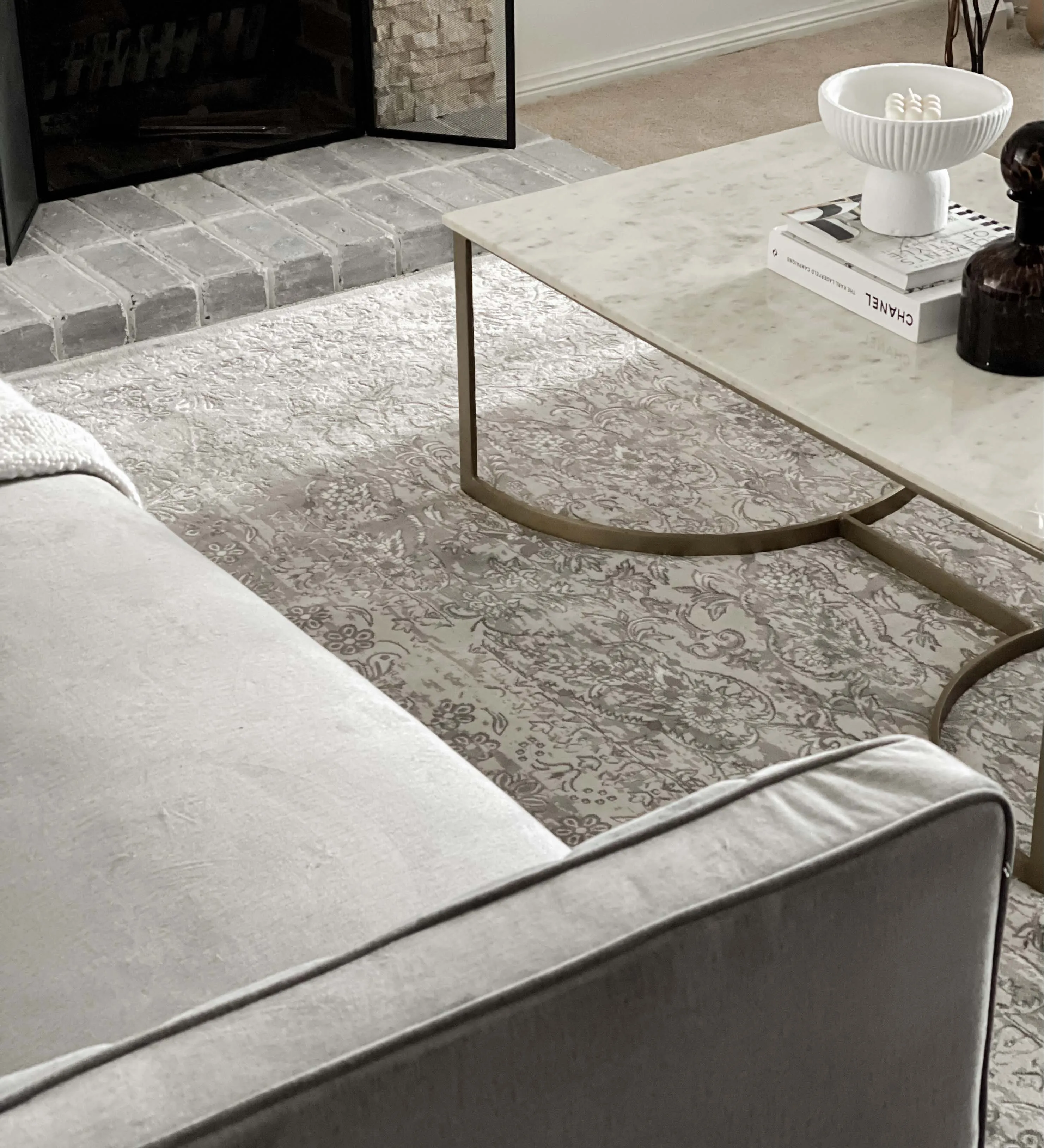 Aaerin Charcoal Grey And Ivory Traditional Distressed Rug *NO RETURNS UNLESS FAULTY