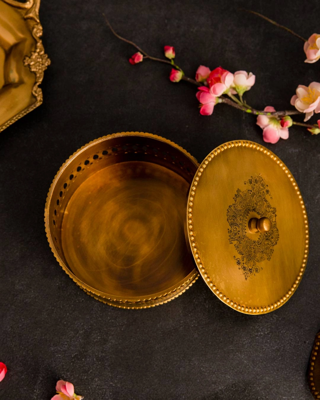 Acanthus Lace-Cut Round Container