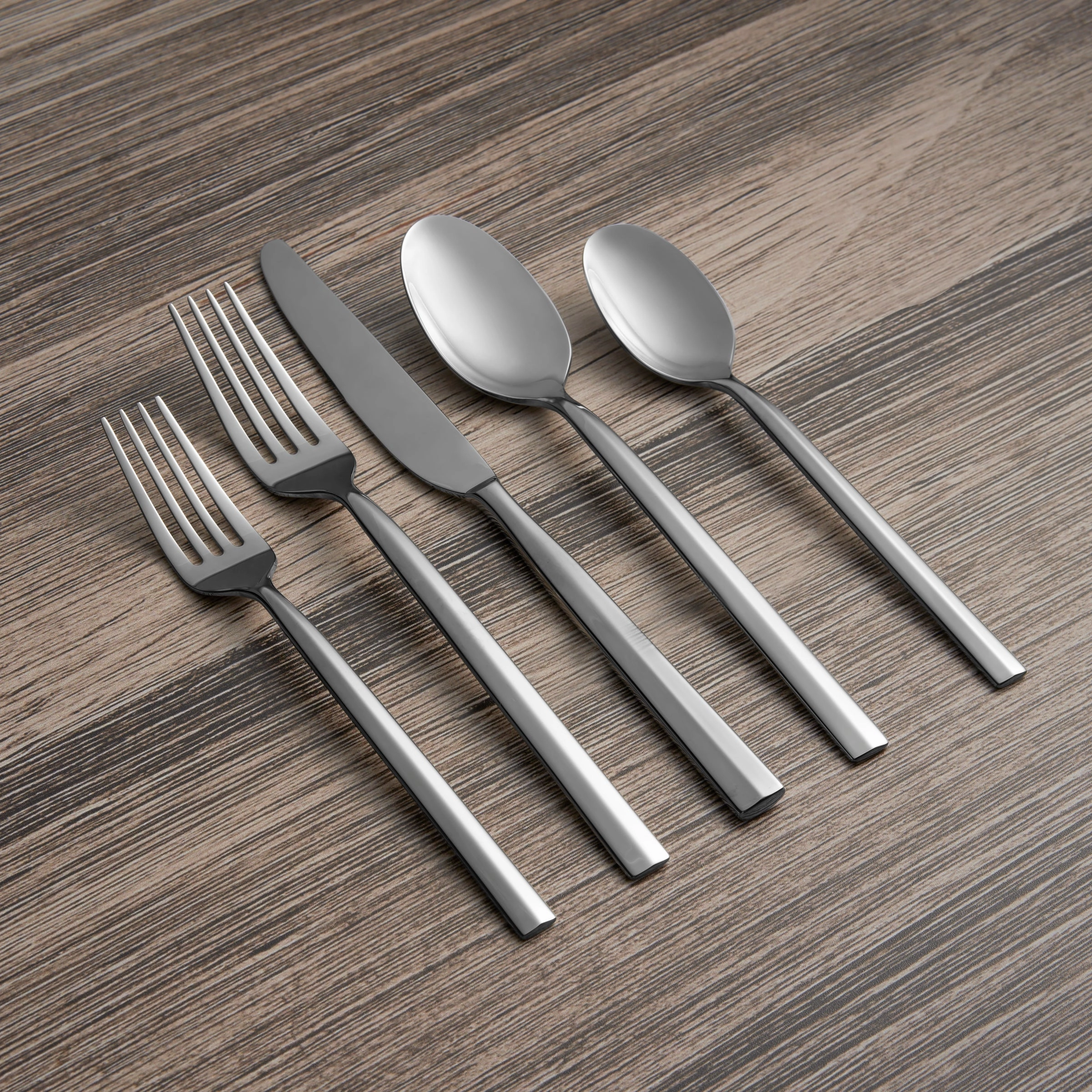 Aero Mirror 20 Piece Flatware Set