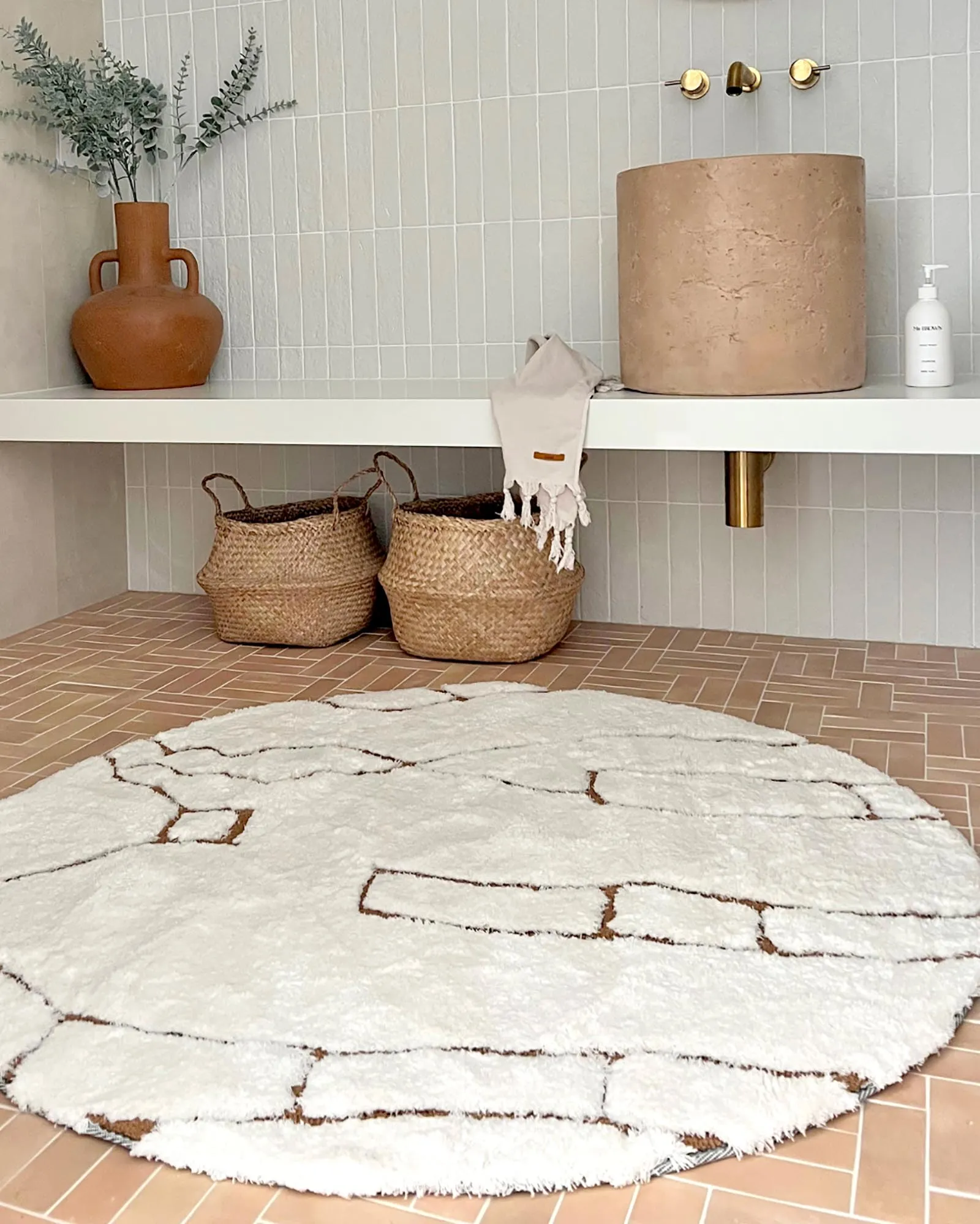 Alayna Cream and Gold Tribal Round Shag Rug