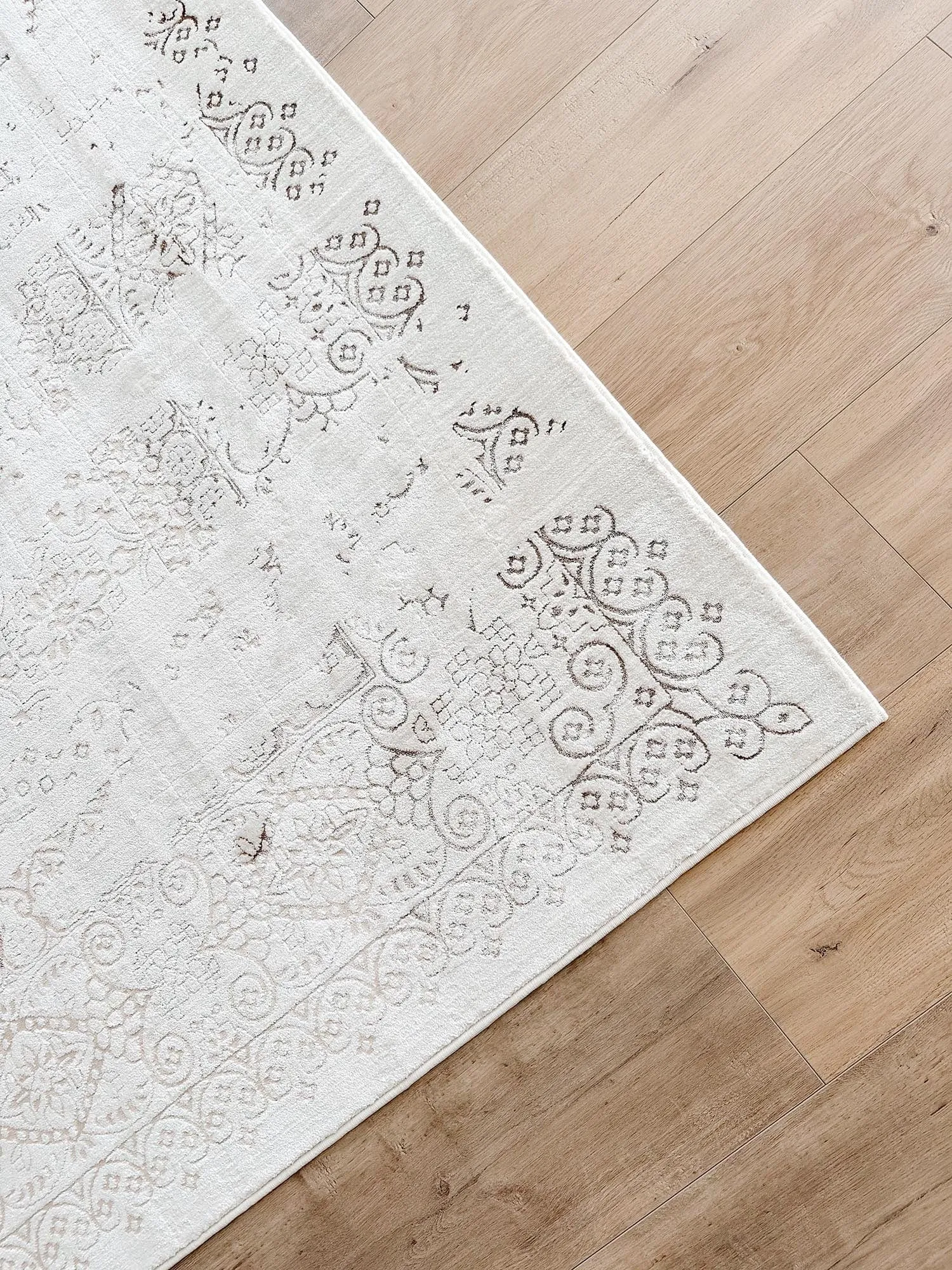 Amelia Cream Ivory and Brown Traditional Floral Rug *NO RETURNS UNLESS FAULTY