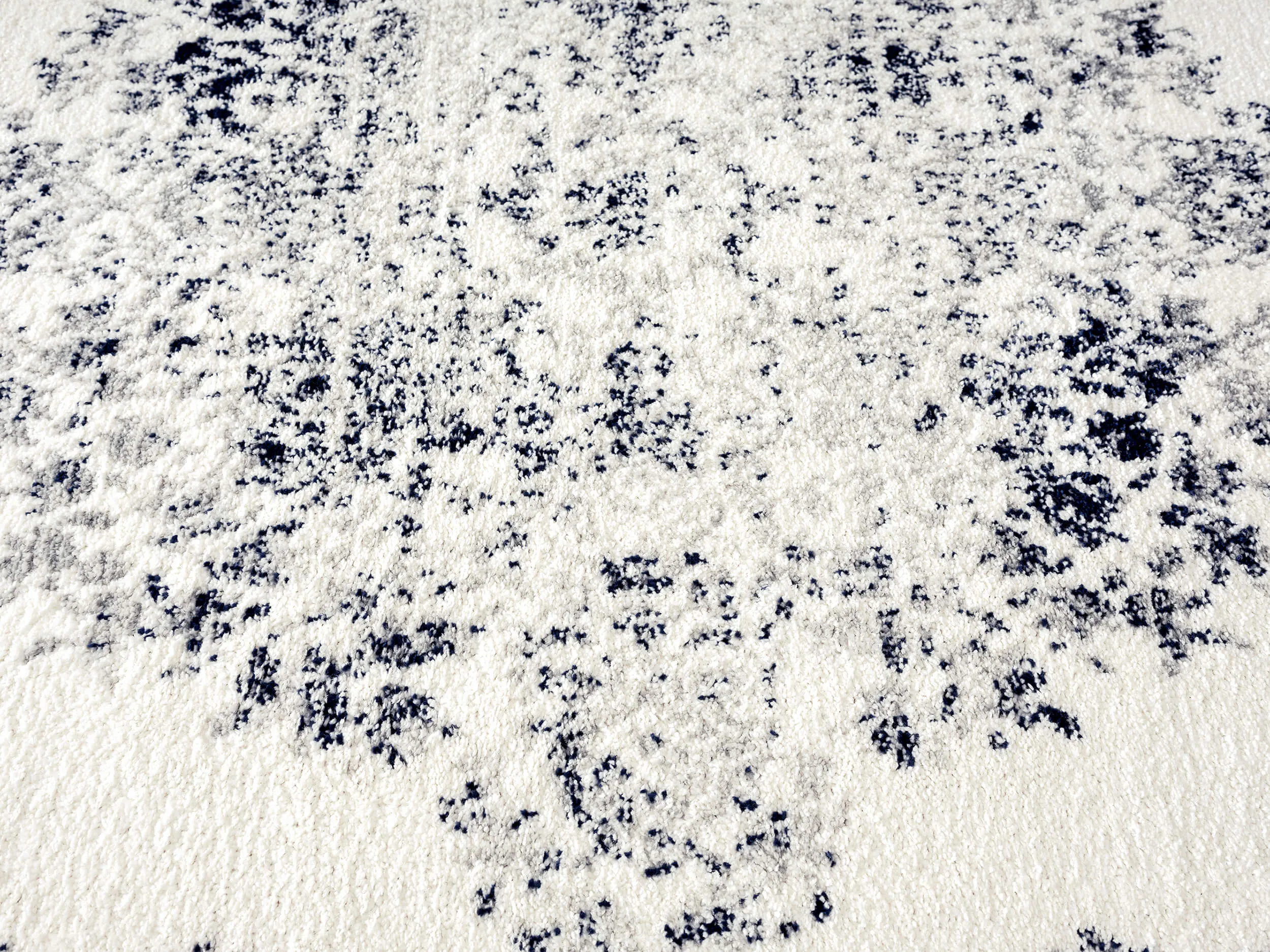 Ansa Navy Blue and Ivory Traditional Medallion Rug *NO RETURNS UNLESS FAULTY