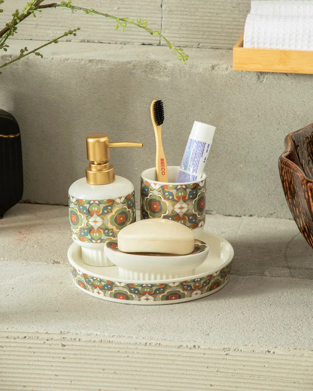 Arabesque 4-Piece Bath Set