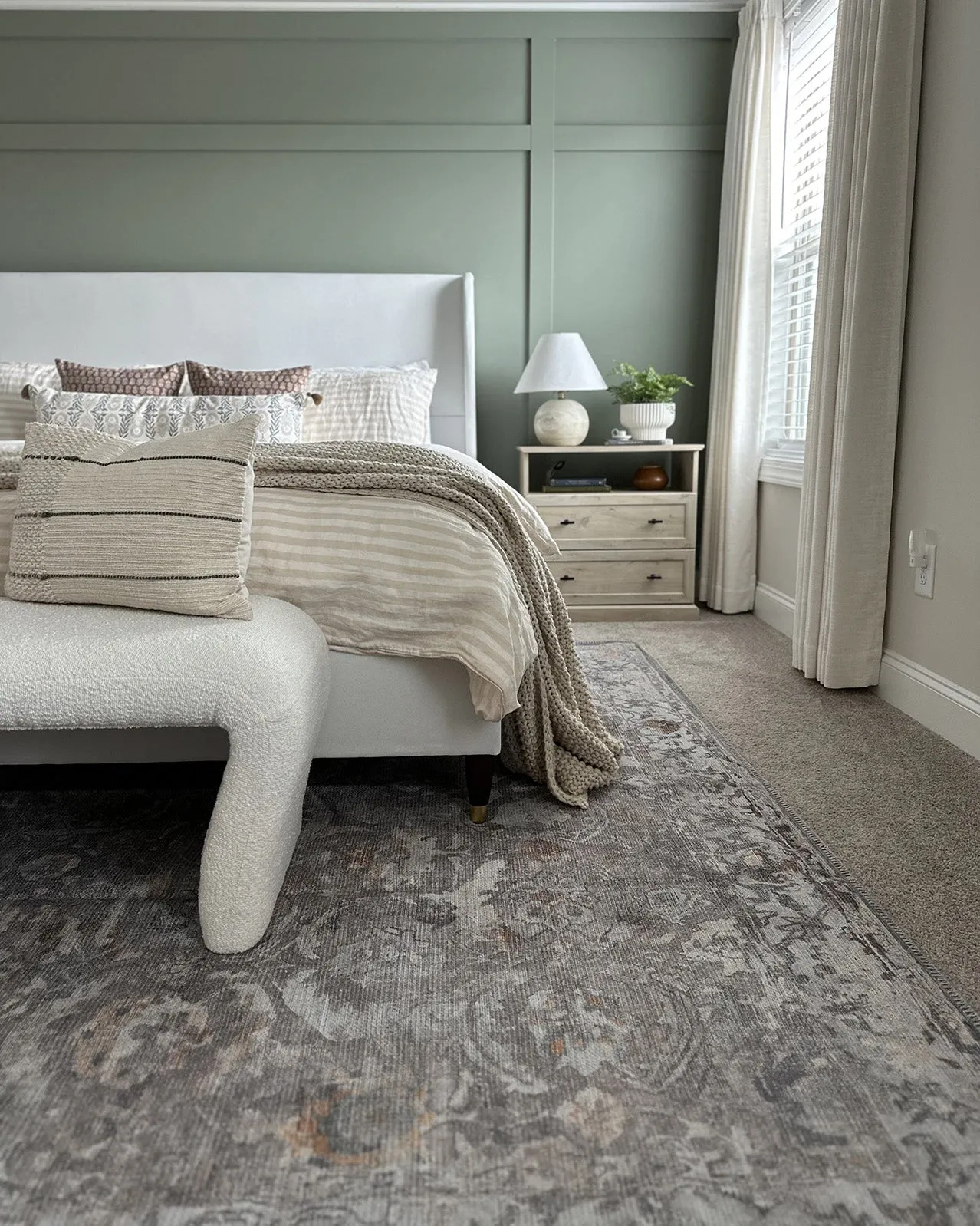 Ava Grey and Gold Traditional Distressed Washable Rug *NO RETURNS UNLESS FAULTY