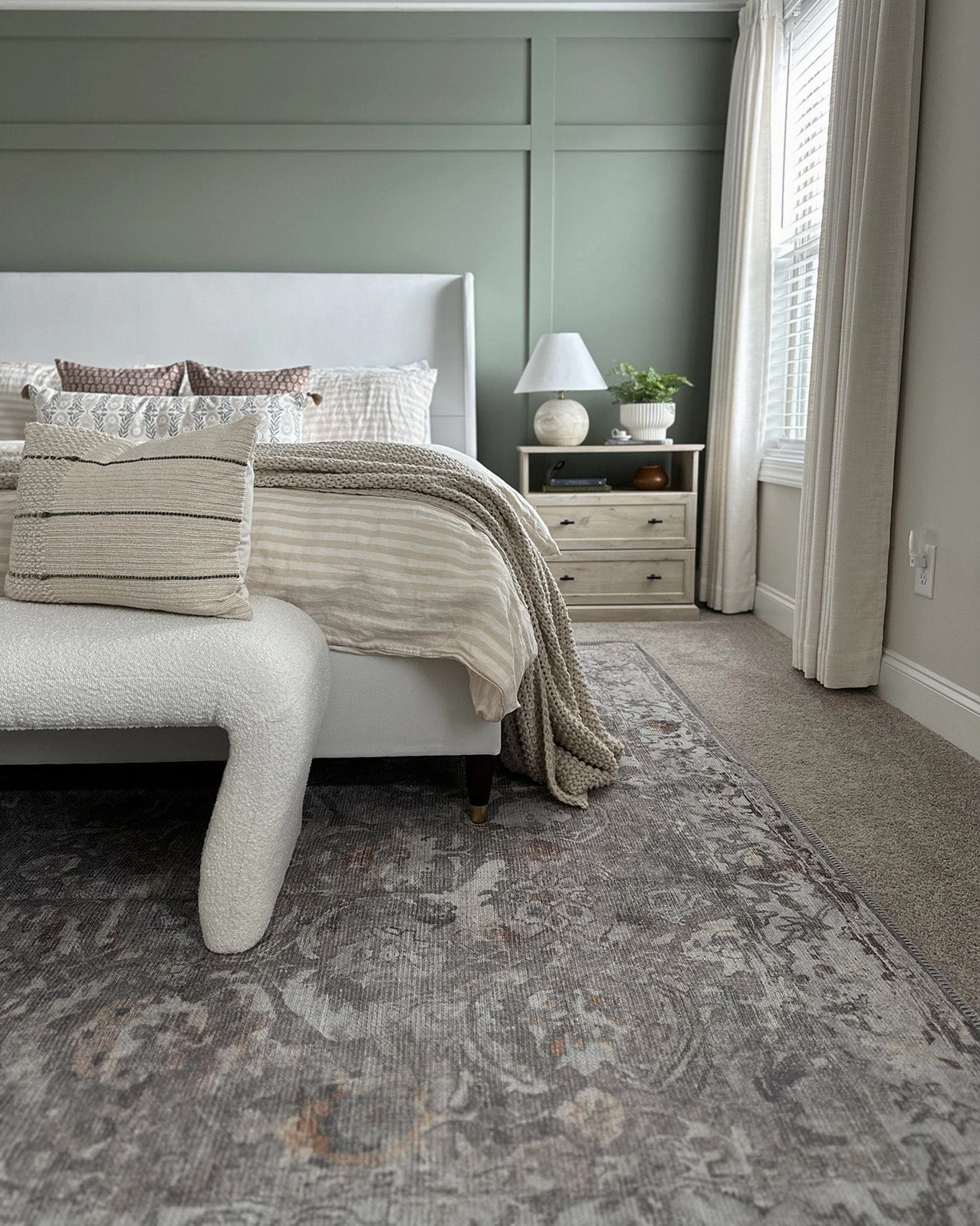 Ava Grey and Gold Traditional Distressed Washable Rug *NO RETURNS UNLESS FAULTY