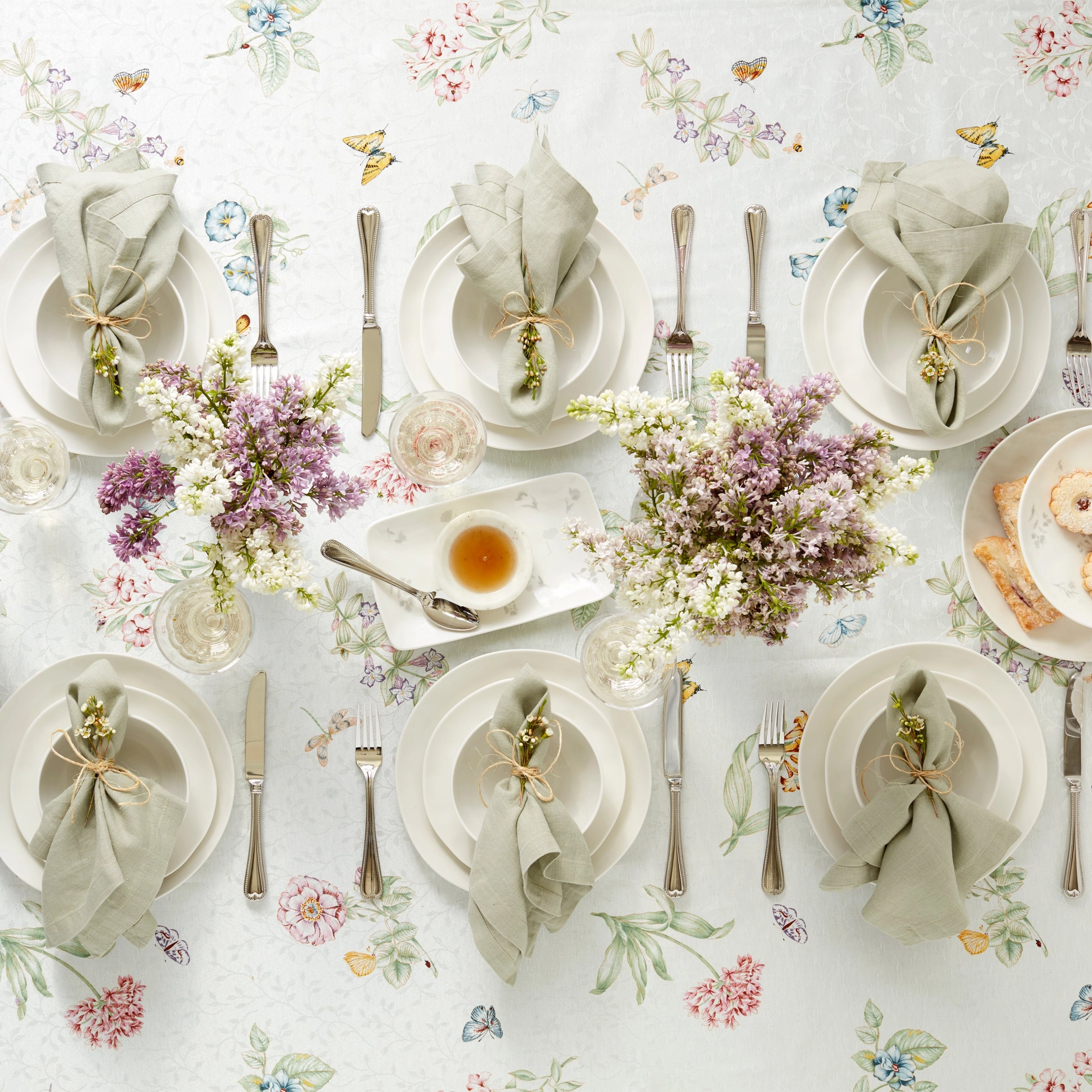 Bay Colors White Accent Plates - Set of 4