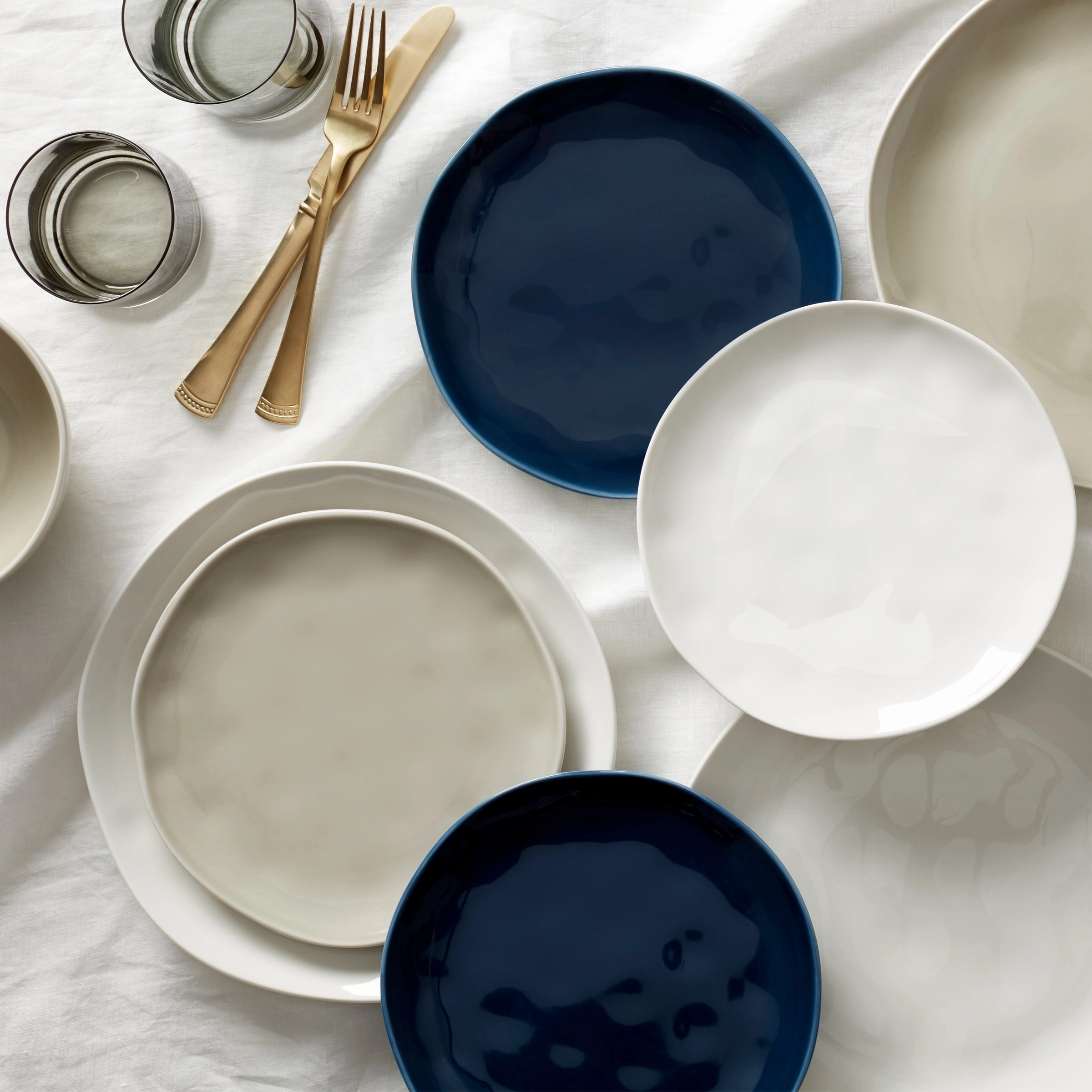 Bay Colors White Accent Plates - Set of 4
