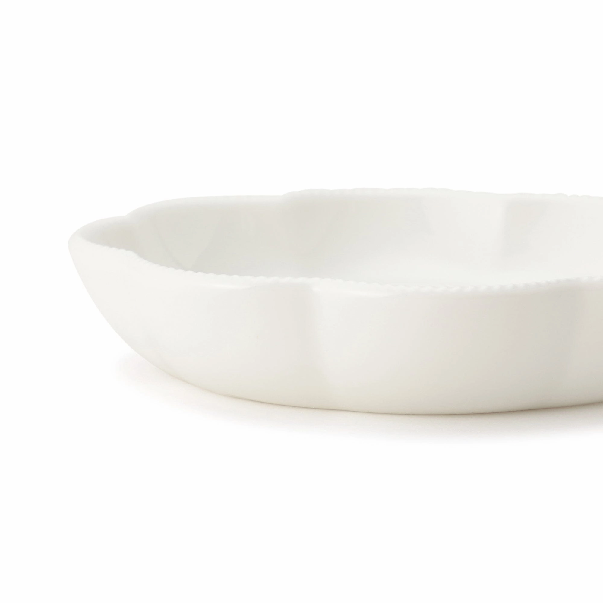 Blanche Deep Plate SS Flower White