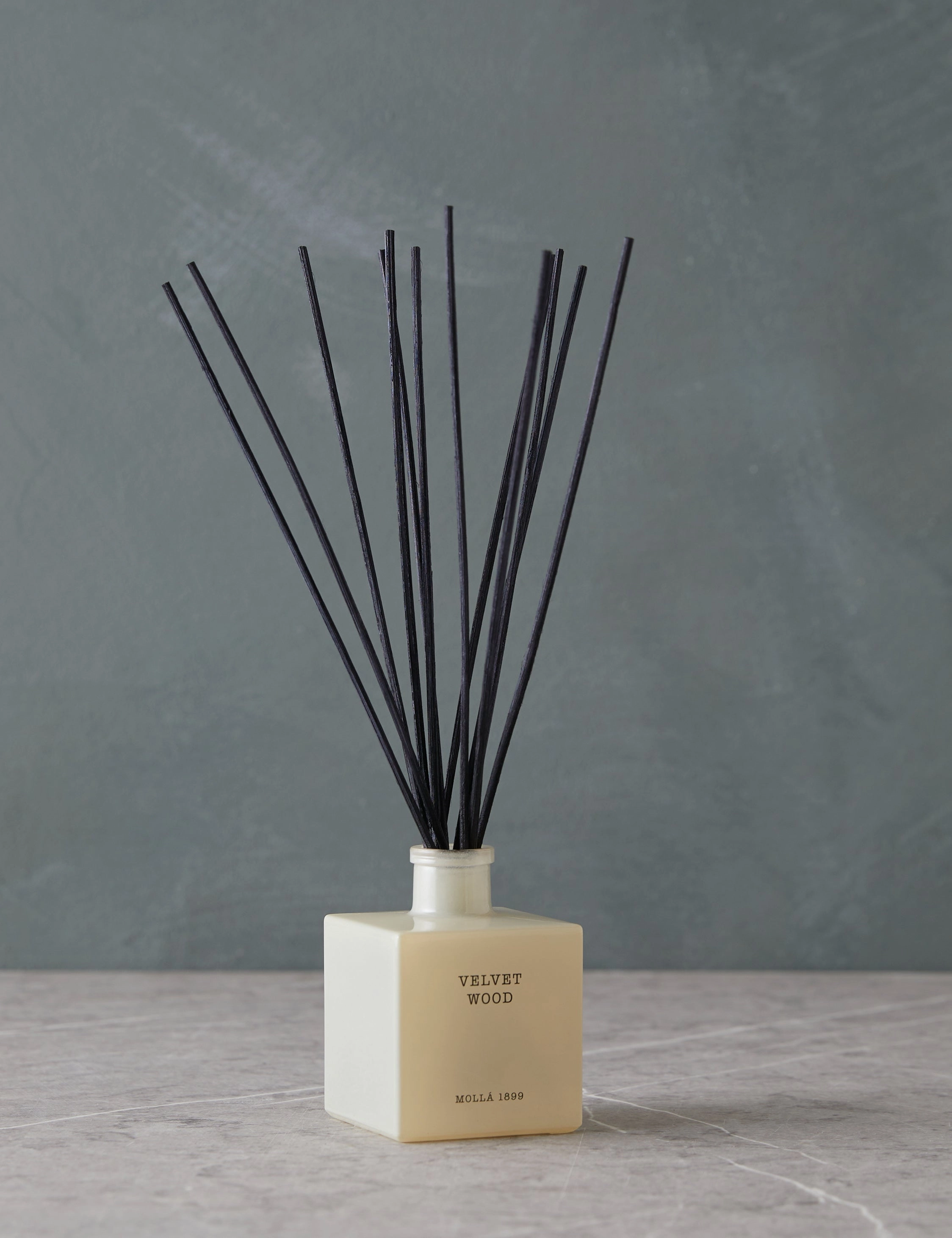 Boutique Fragrance by Cereria Molla