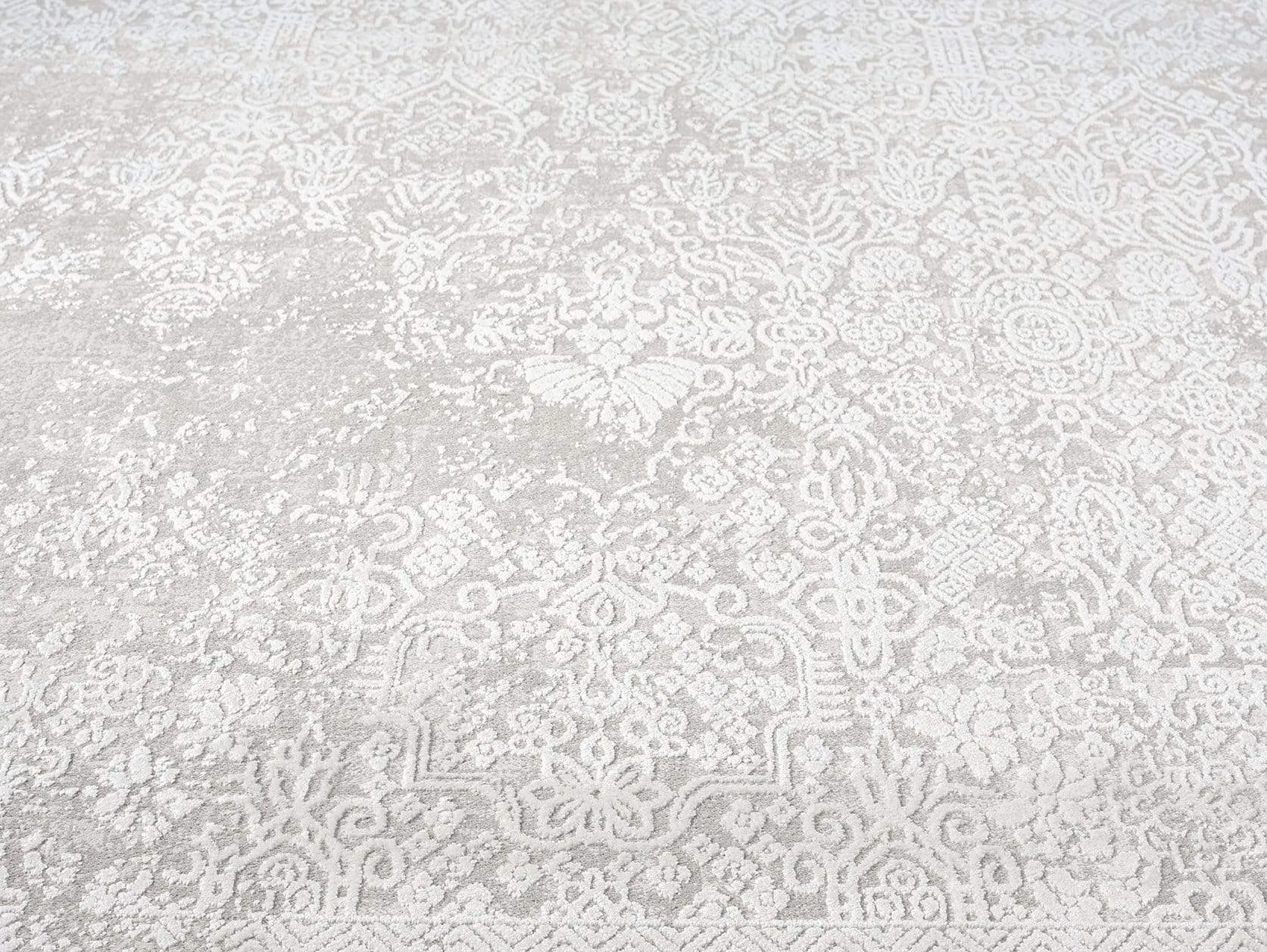 Cecilia Grey and Ivory Distressed Floral Rug *NO RETURNS UNLESS FAULTY