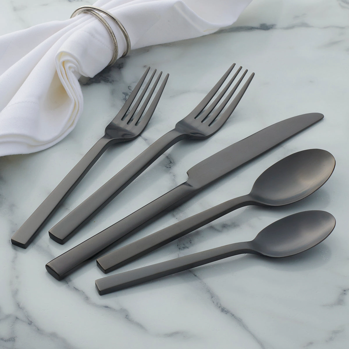 Chefs Table Midnight Matte 20 Piece Flatware Set