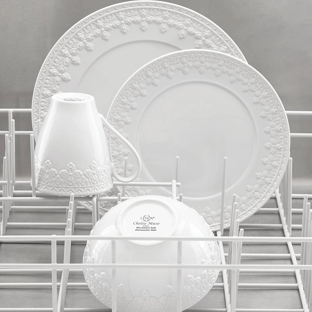 Chelse Muse Fleur White 12-Piece Dinnerware Set