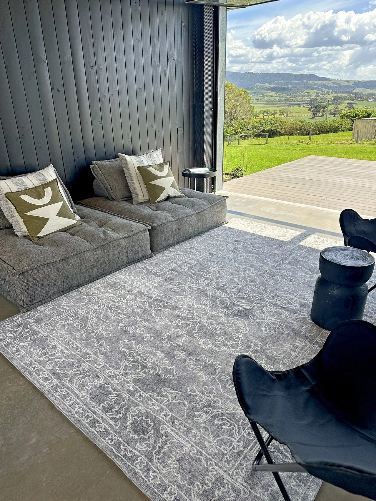 Chrissy Dark Grey Cream Traditional Distressed Washable Rug *NO RETURNS UNLESS FAULTY
