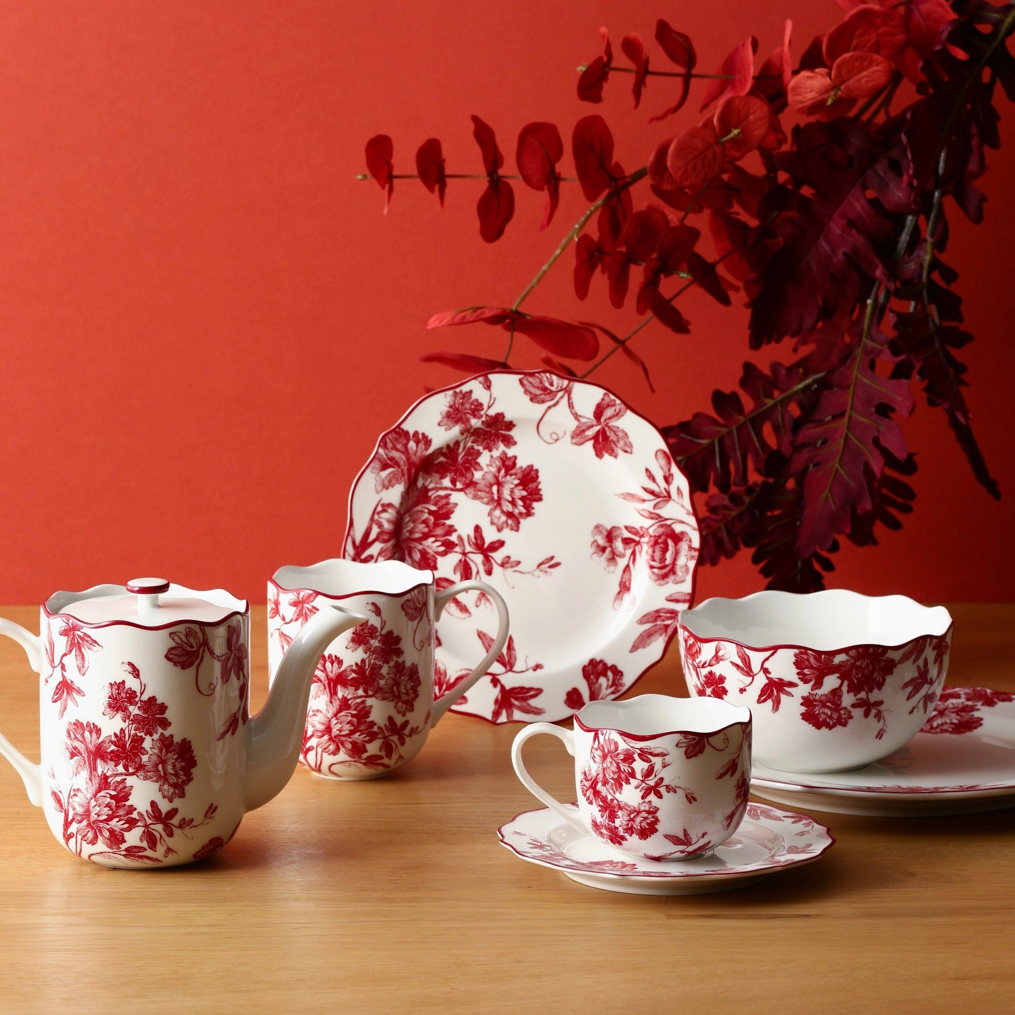 Classic Flower Plate Medium Red