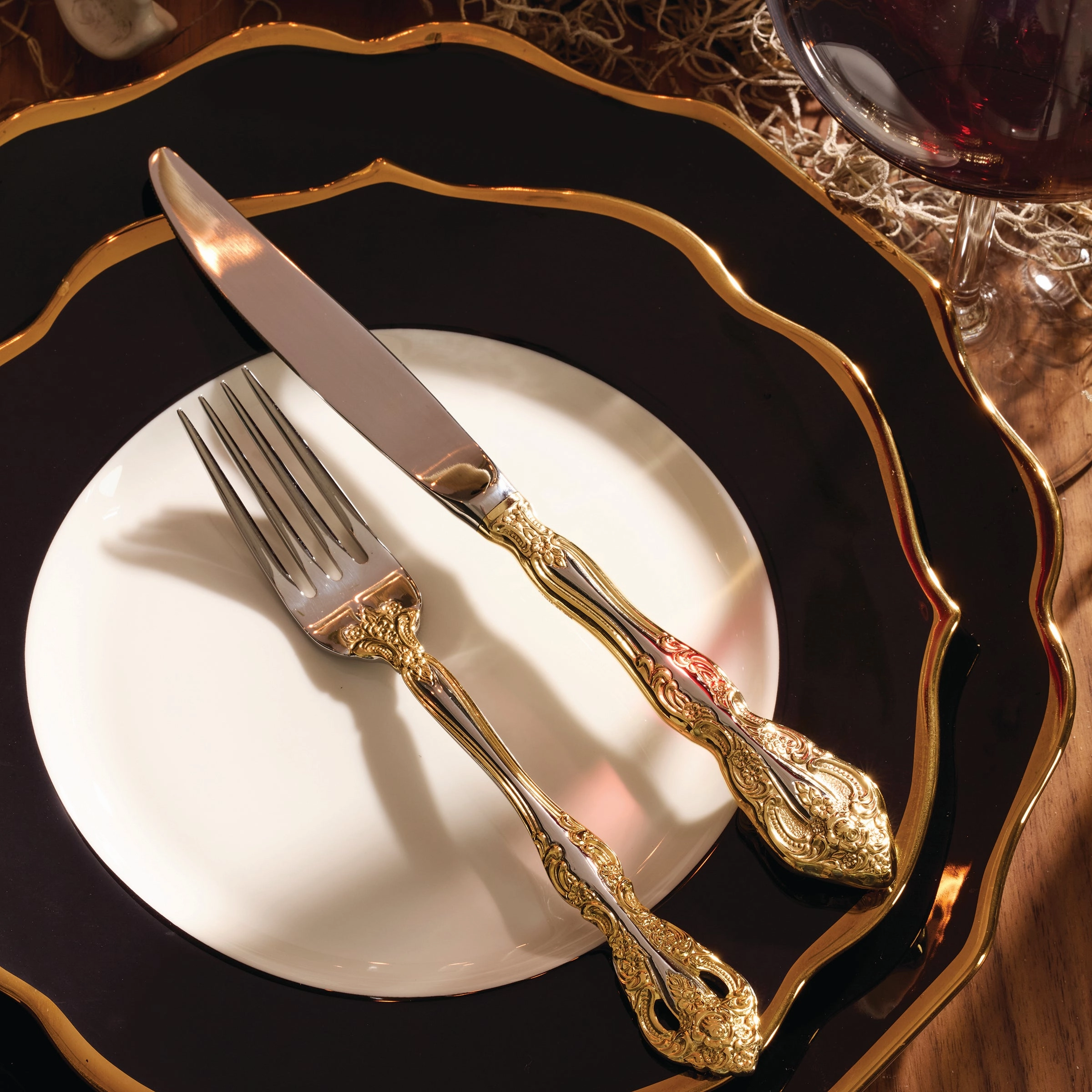 Contempo Luxe Black Accent Plates - Set of 4
