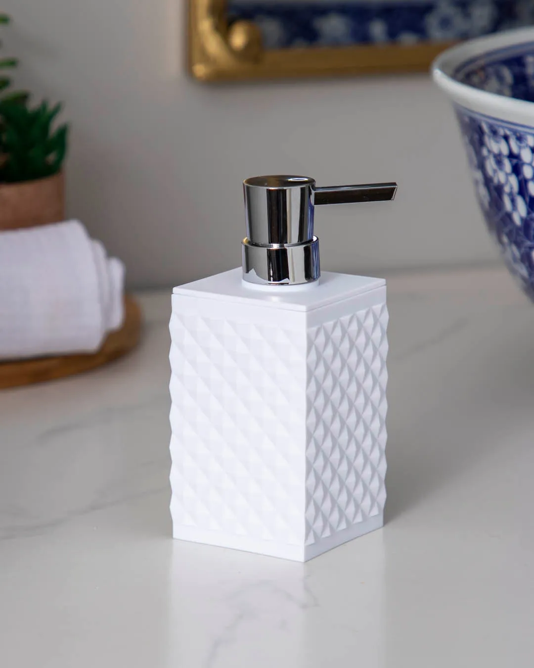 Contemporary Acrylic 4-Piece Bathroom Set - White