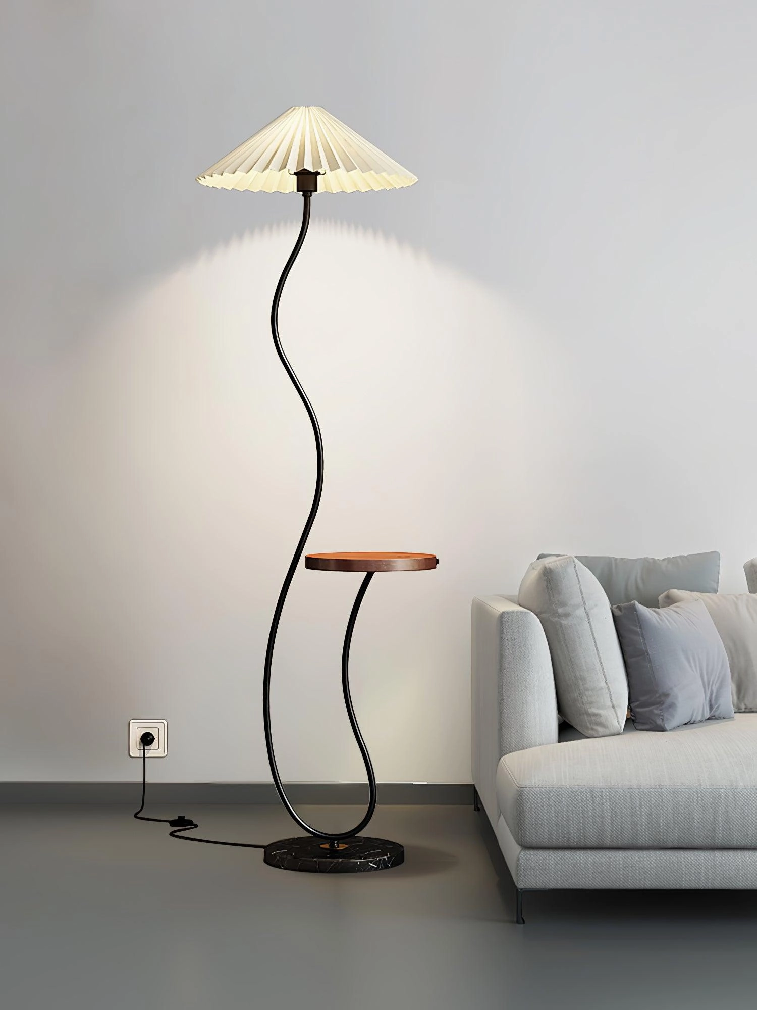 Curvatura Floor Lamp