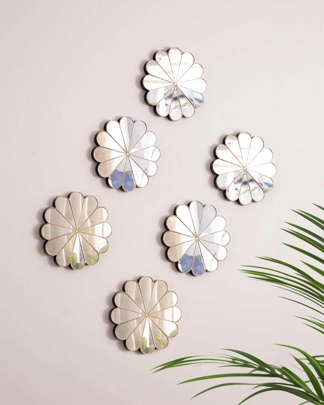 Daisy Reflection Wall Mirror - Set Of 6nordic style wall decor
