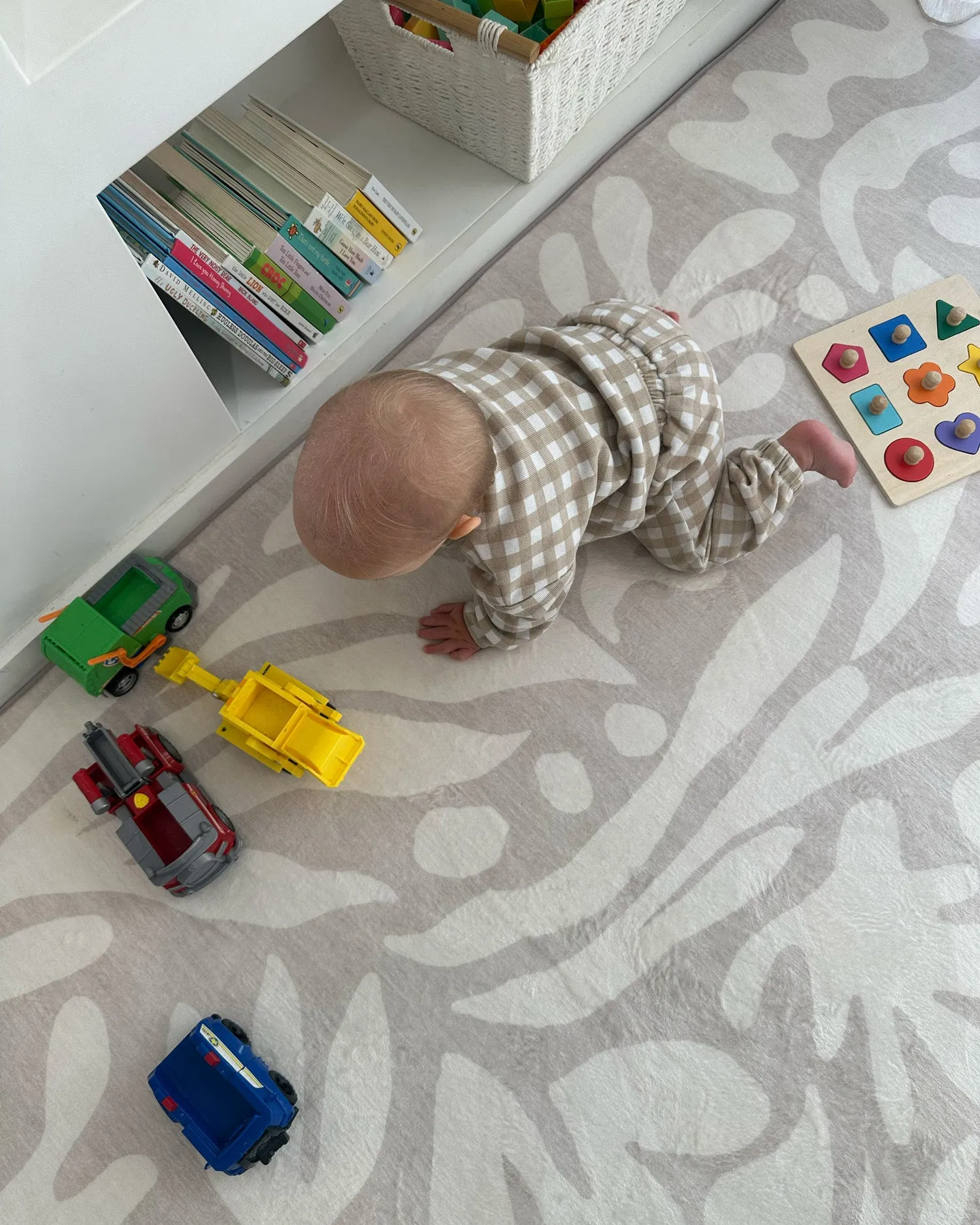 Didi Grey Cream Leaves Rollie Pollie Playmat