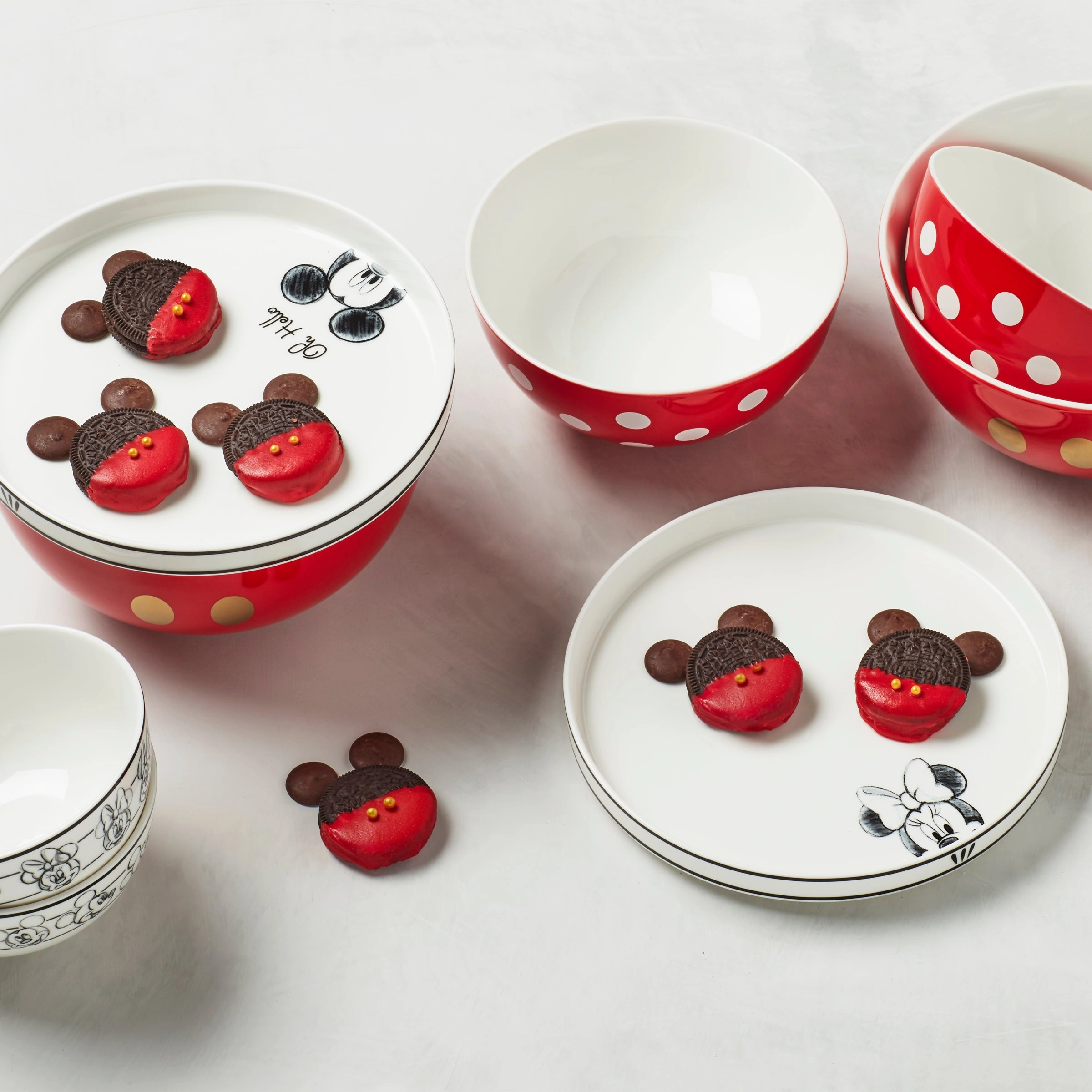 Disney 8-Piece Nesting Dinnerware Set