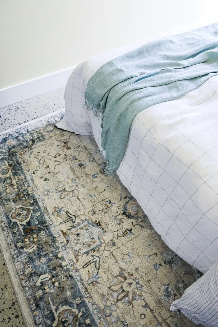 Eleanor Cream Blue and Tan Lustrous Traditional Rug *NO RETURNS UNLESS FAULTY