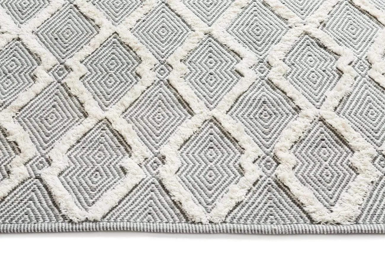Emelie Monochrome Diamond Tufted Indoor Outdoor Rug *NO RETURNS UNLESS FAULTY