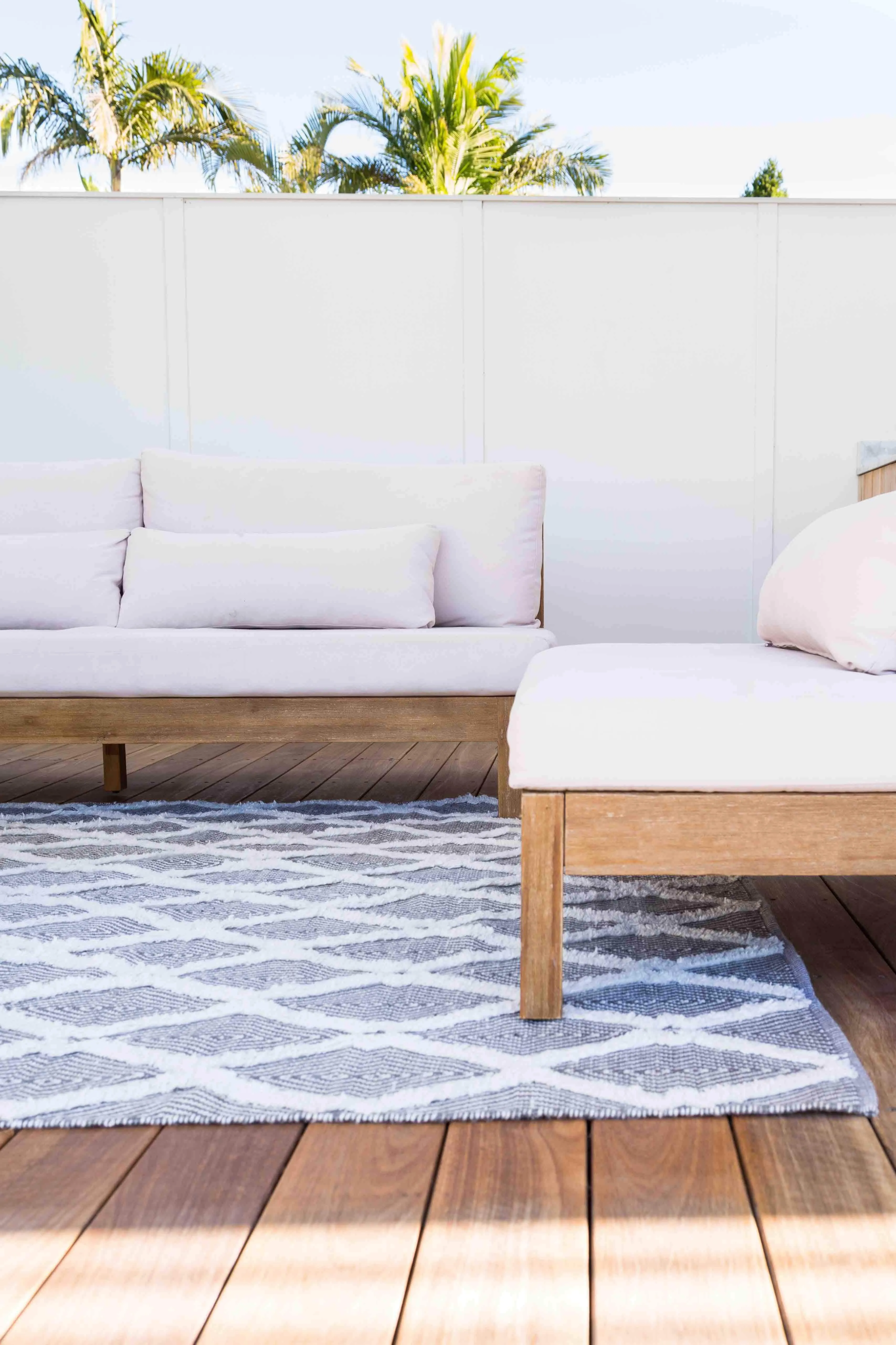 Emelie Monochrome Diamond Tufted Indoor Outdoor Rug *NO RETURNS UNLESS FAULTY