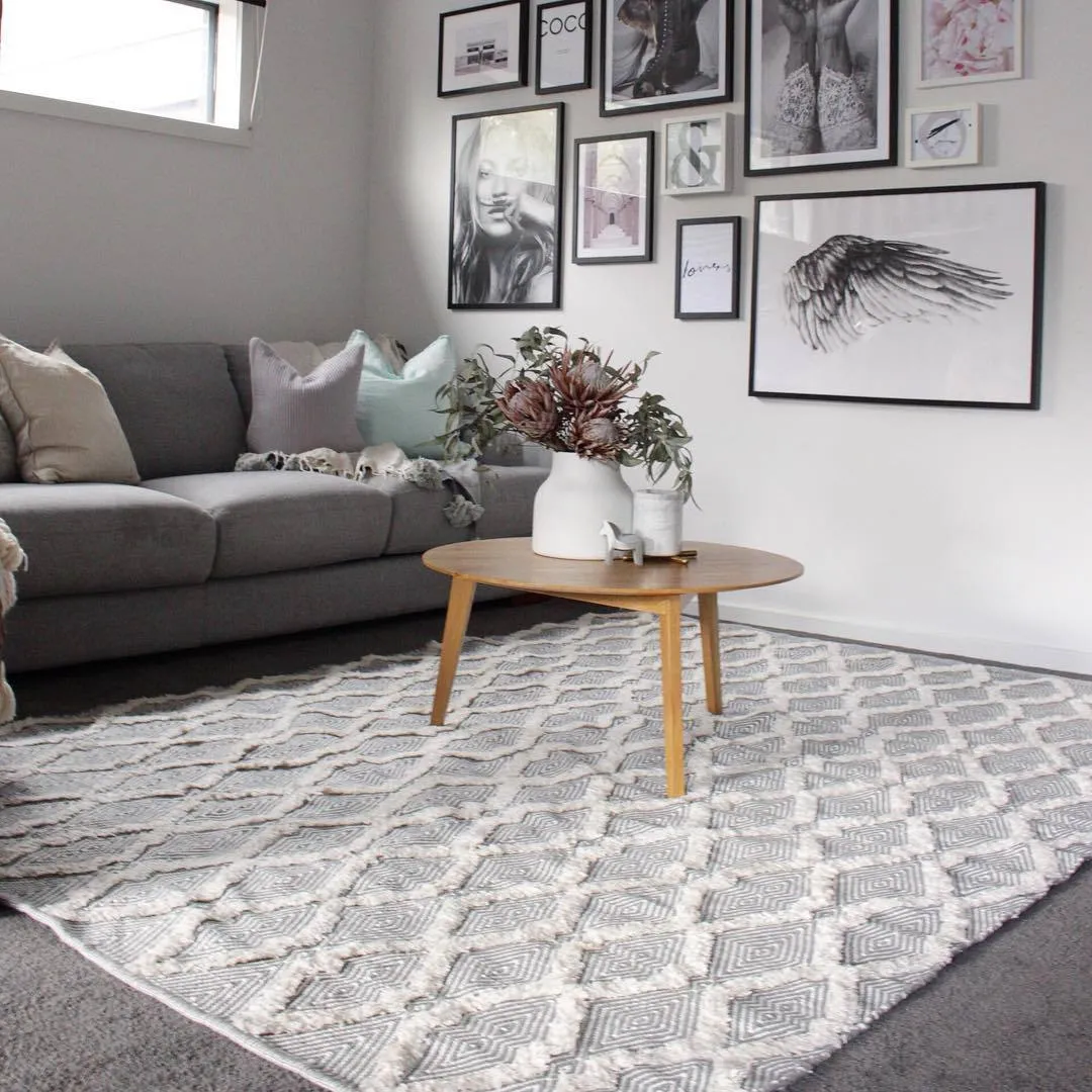 Emelie Monochrome Diamond Tufted Indoor Outdoor Rug *NO RETURNS UNLESS FAULTY