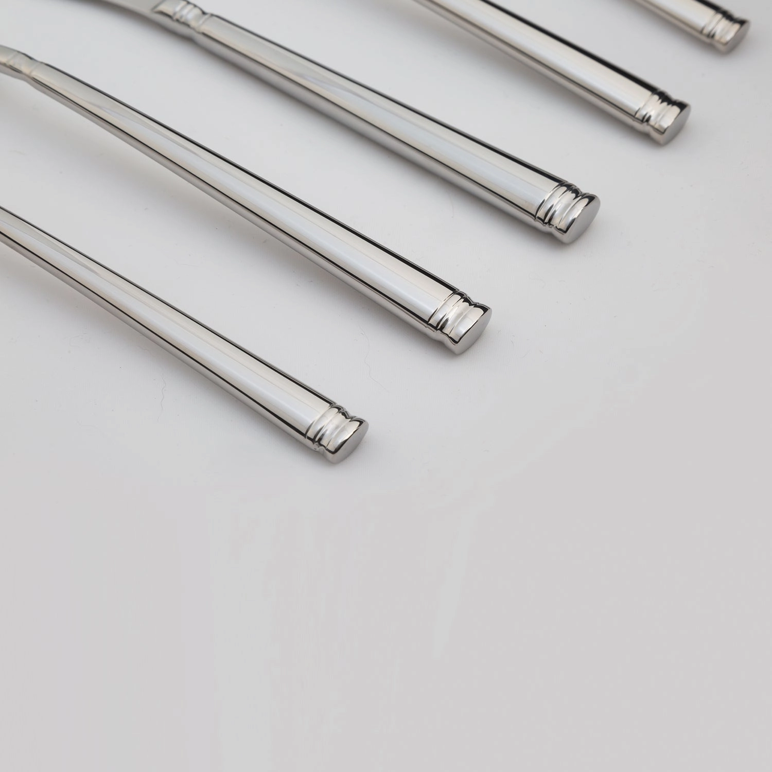 Emmy Mirror 20 Piece Flatware Set