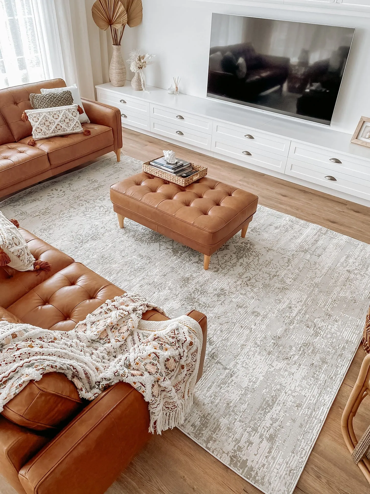 Eshe Grey and Ivory Distressed Floral Rug *NO RETURNS UNLESS FAULTY