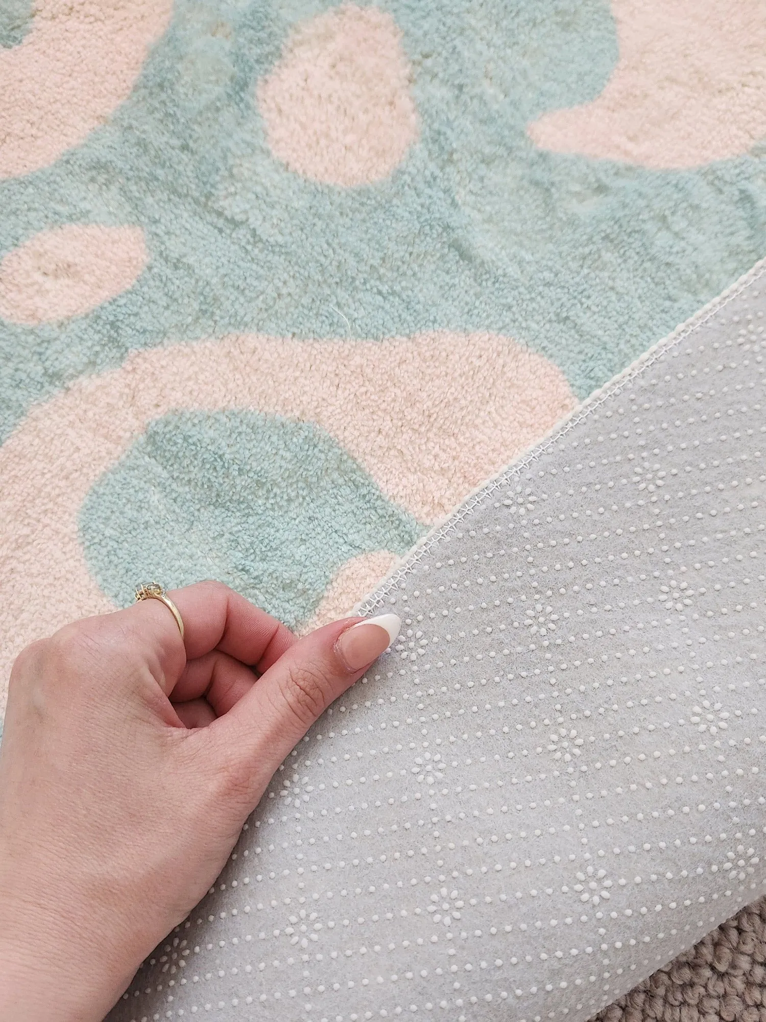 Esmeralda Pink and Green Washable Round Rug *NO RETURNS UNLESS FAULTY