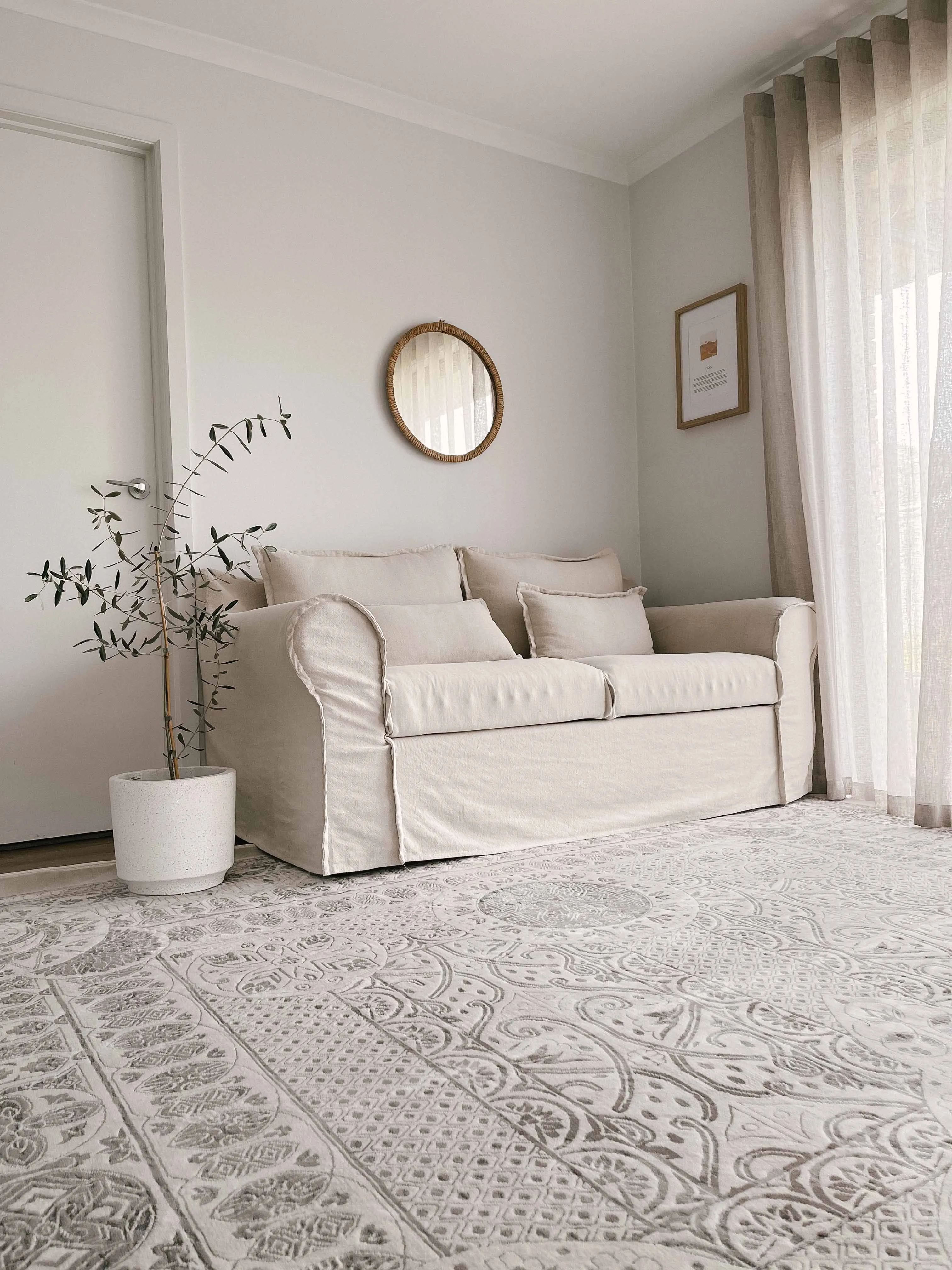 Esmeray Ivory And Grey Traditional Distressed Rug *NO RETURNS UNLESS FAULTY