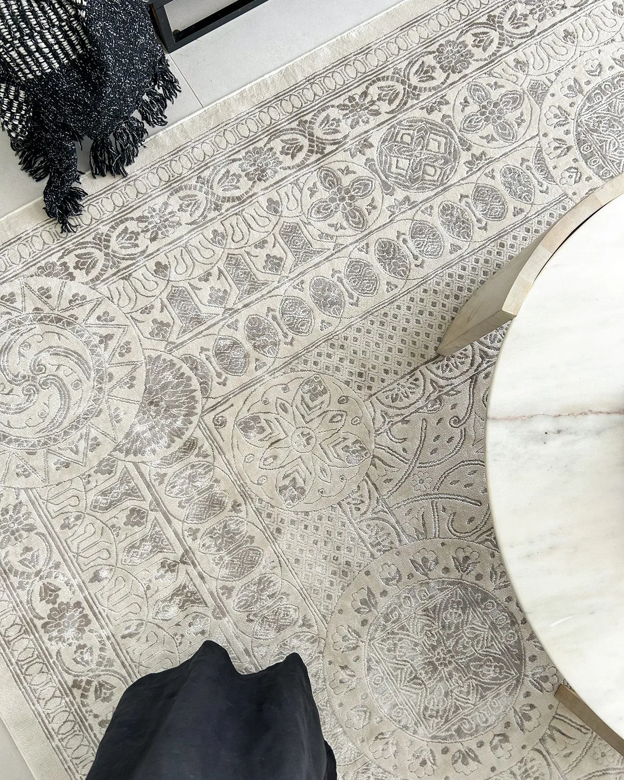 Esmeray Ivory And Grey Traditional Distressed Rug *NO RETURNS UNLESS FAULTY