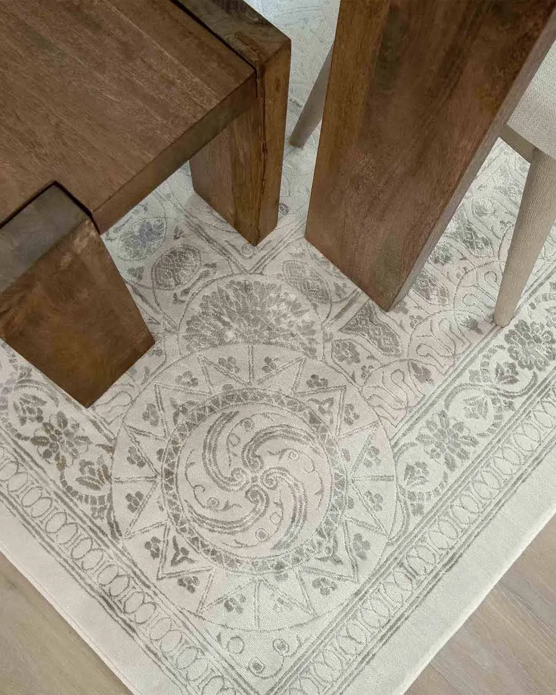 Esmeray Ivory And Grey Traditional Distressed Rug *NO RETURNS UNLESS FAULTY