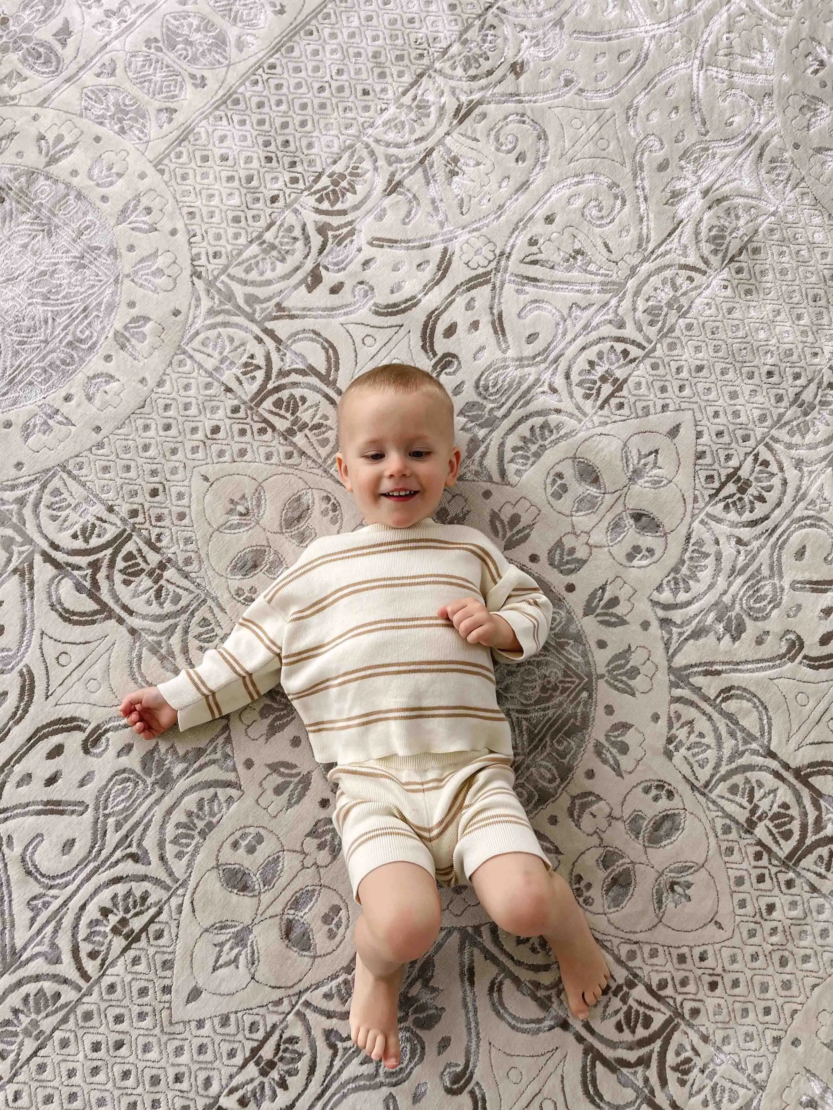 Esmeray Ivory And Grey Traditional Distressed Rug *NO RETURNS UNLESS FAULTY