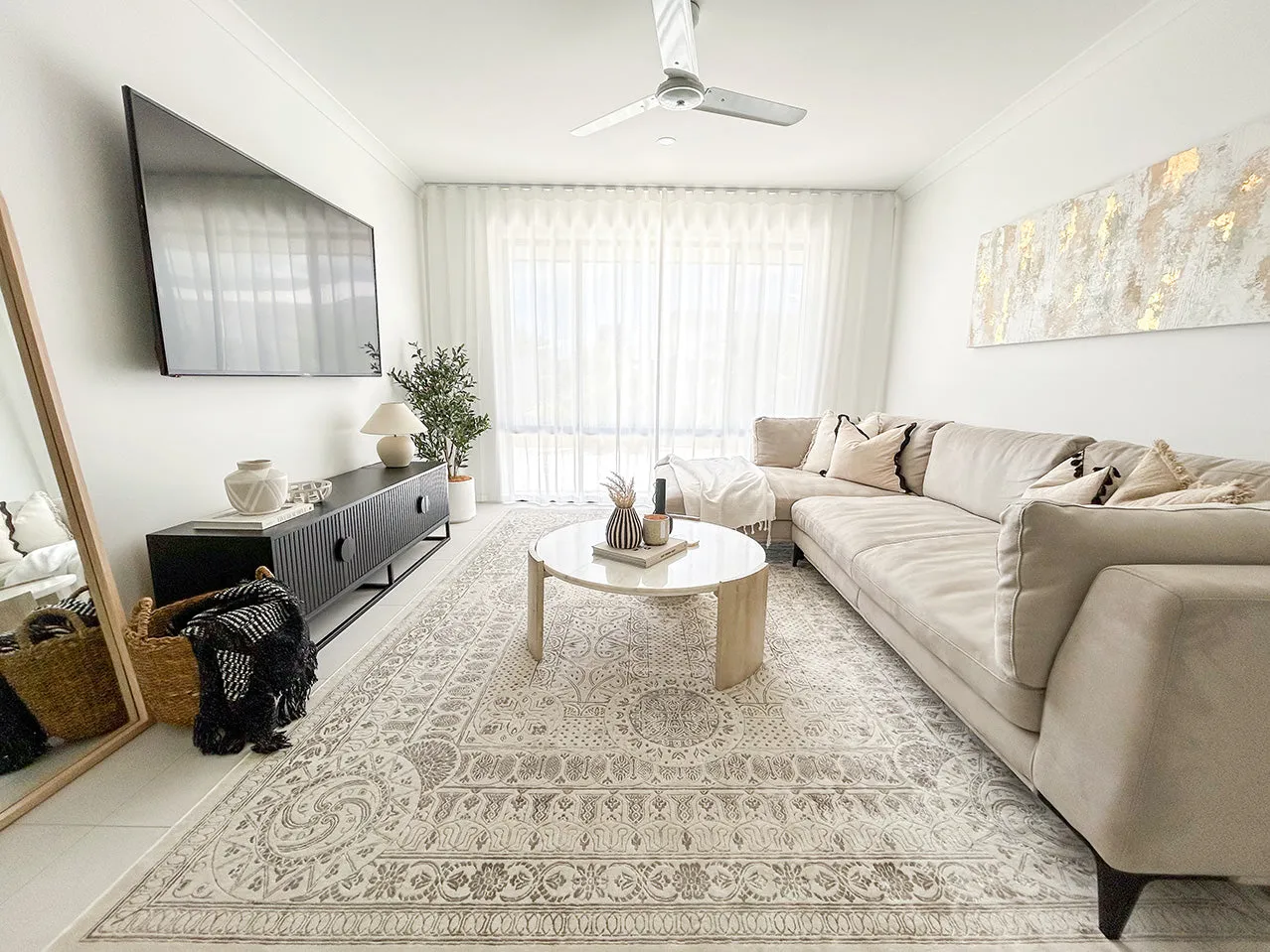 Esmeray Ivory And Grey Traditional Distressed Rug *NO RETURNS UNLESS FAULTY