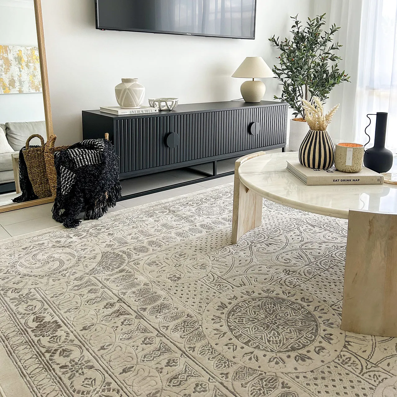 Esmeray Ivory And Grey Traditional Distressed Rug *NO RETURNS UNLESS FAULTY