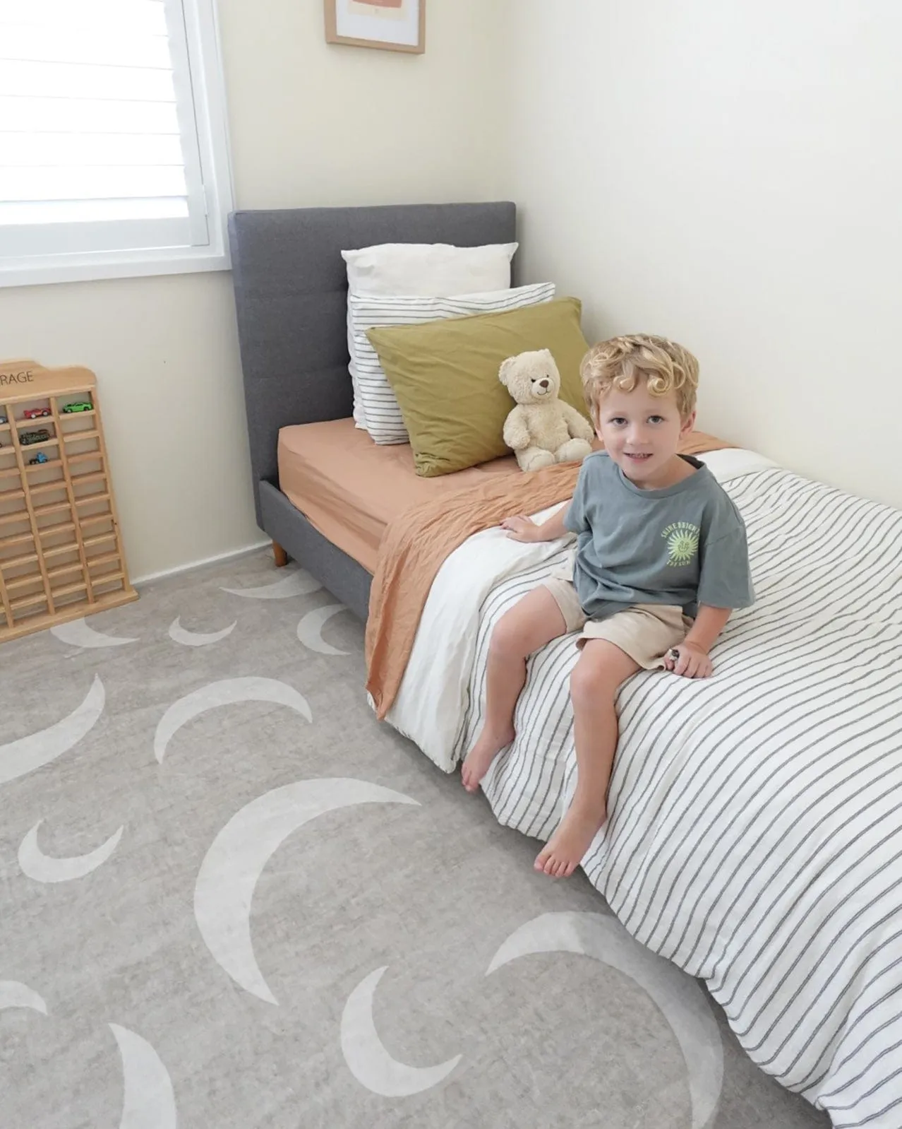 Finaya Grey Moon Washable Rug