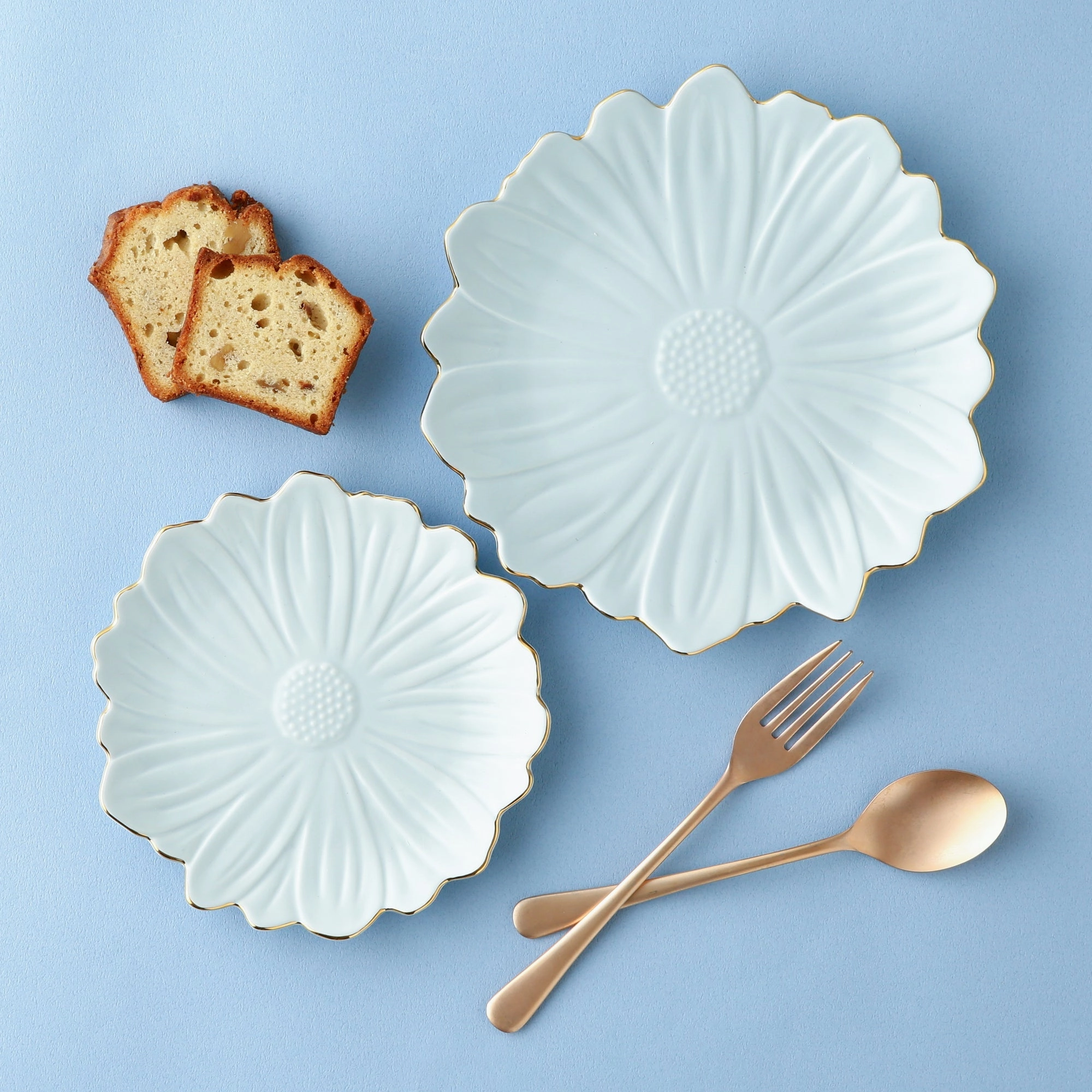 Flower Motif Plate Medium Blue