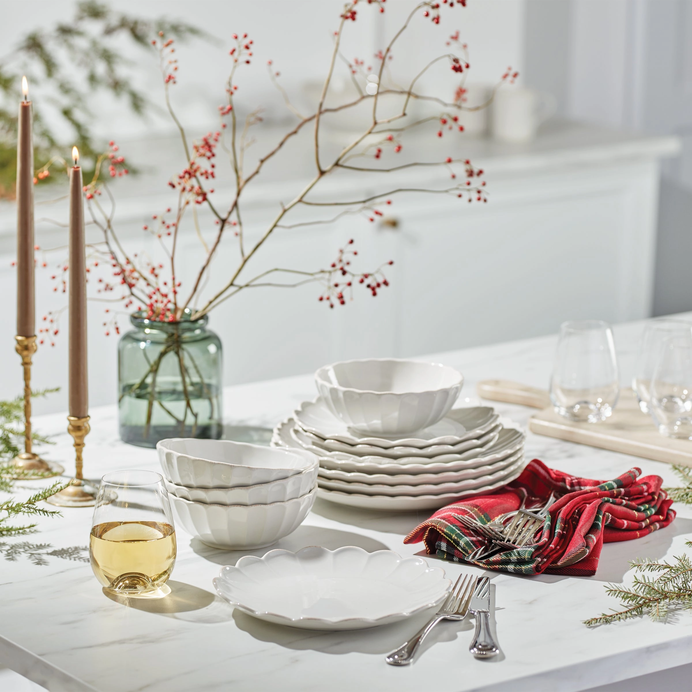 French Perle Scallop 4-Piece Place Setting
