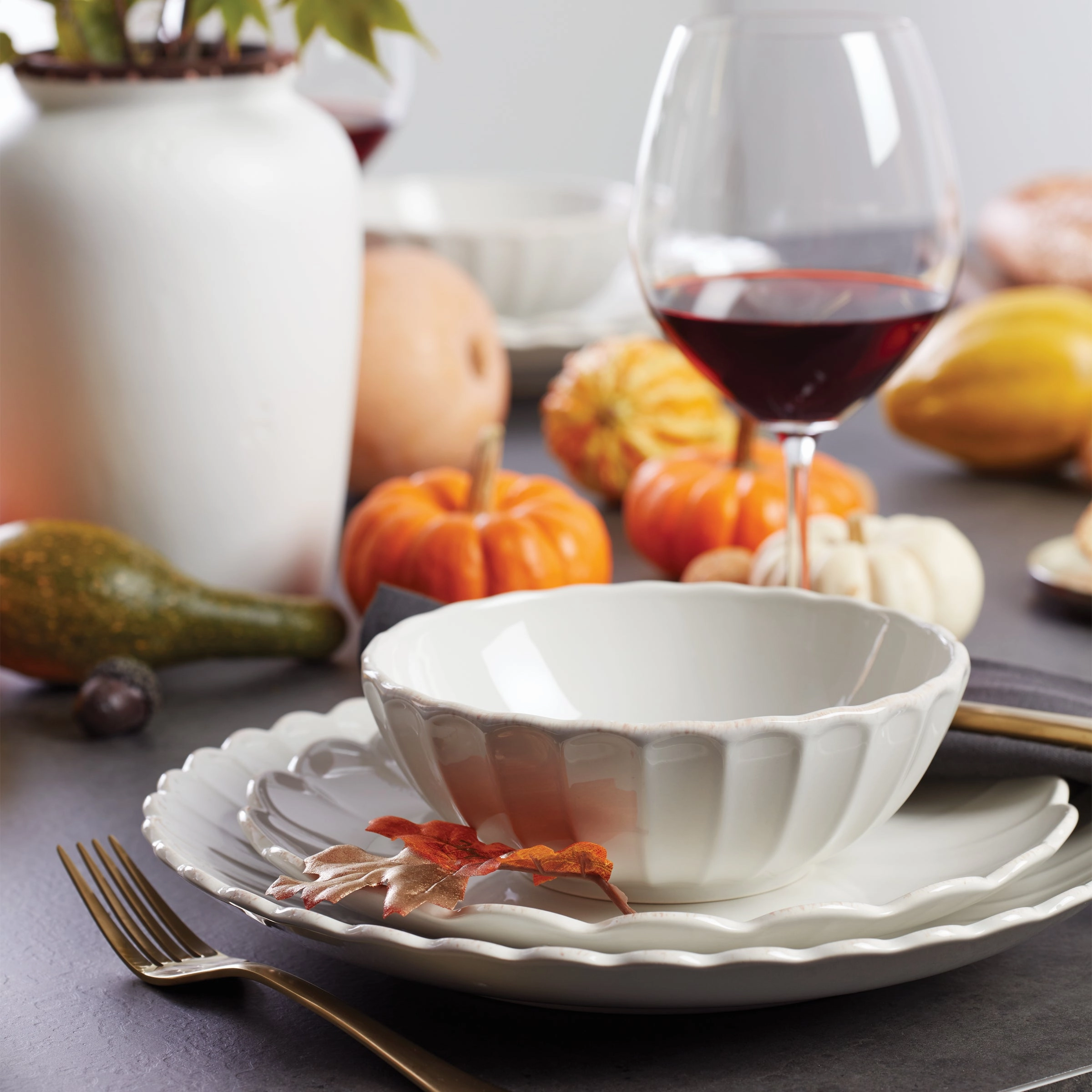 French Perle Scallop 4-Piece Place Setting